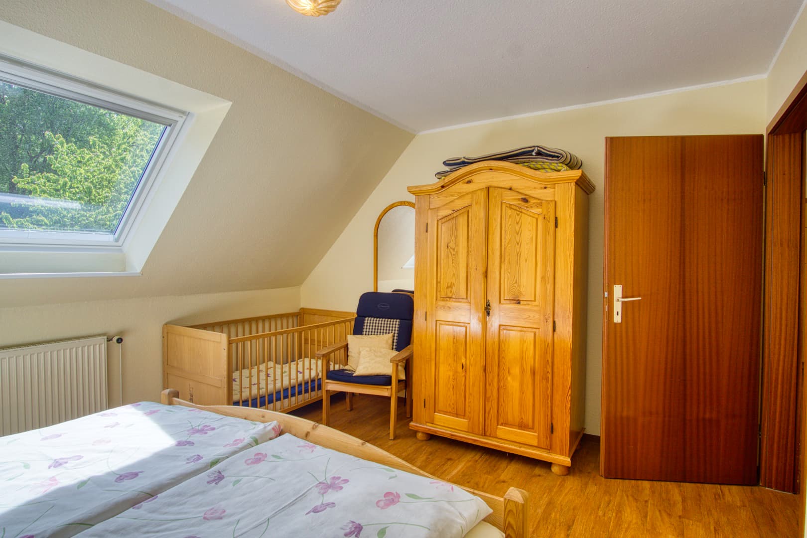 Babybett Ferienwohnung Lindenhof Natururlaub Lüneburger Heide