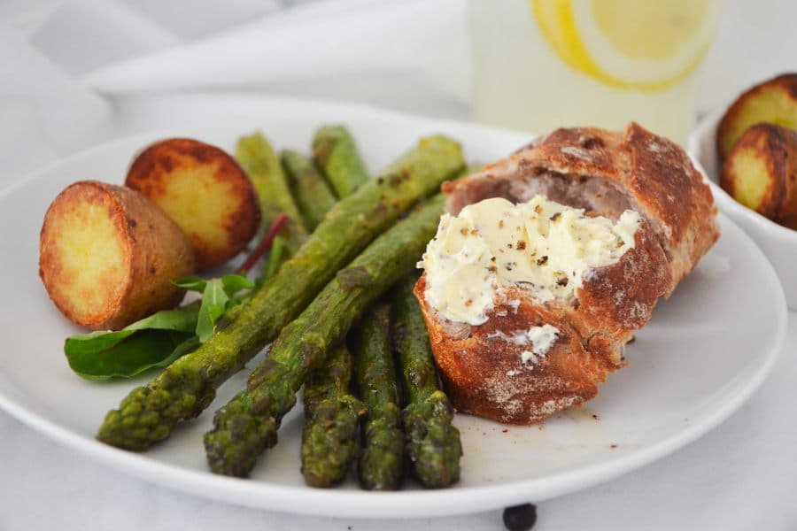 Gebratener Spargel mit aromatischer Wacholderbutter / Lüneburger Heide