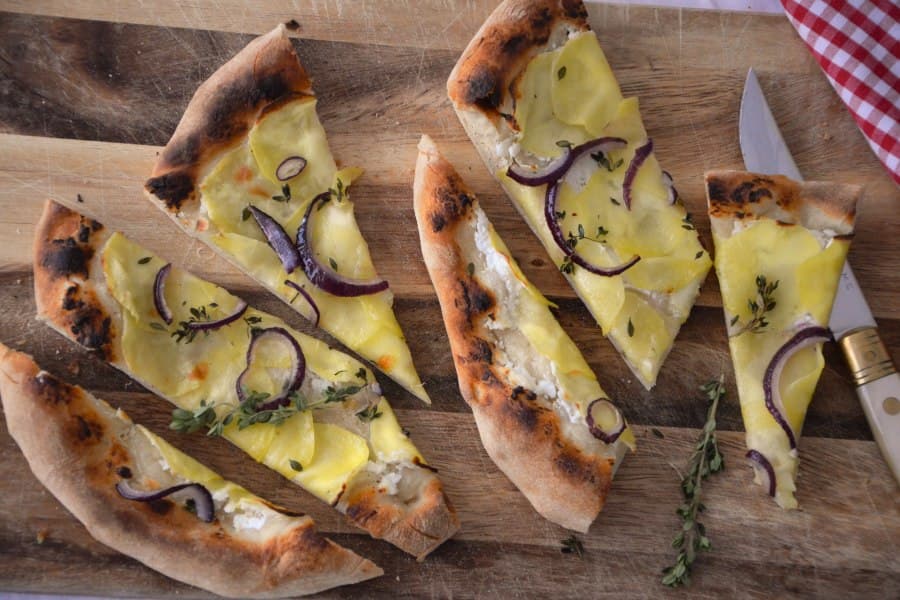 Kartoffelpizza mit Kartoffeln aus der Lüneburger Heide, mit Ziegenfrischkäse