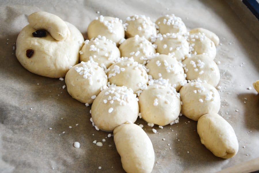 Rezept für ein Osterlamm aus Honig-Hefeteig / Lüneburger Heide