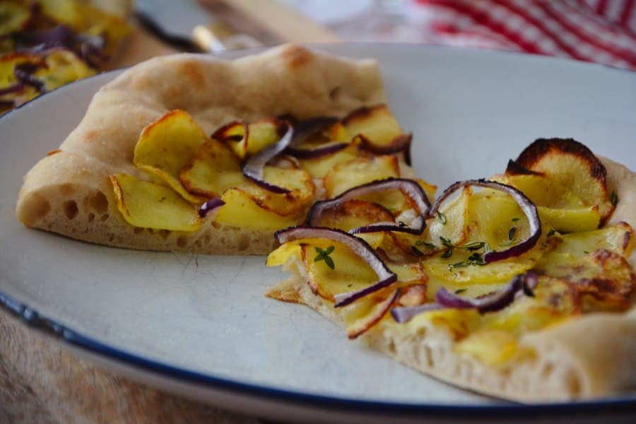 Pizza mit Kartoffeln aus der Lüneburger Heide