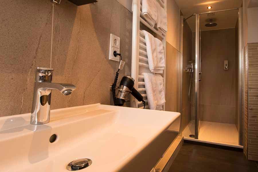 Bad (Beispiel 2) im Hotel Acht Linden in Egestorf