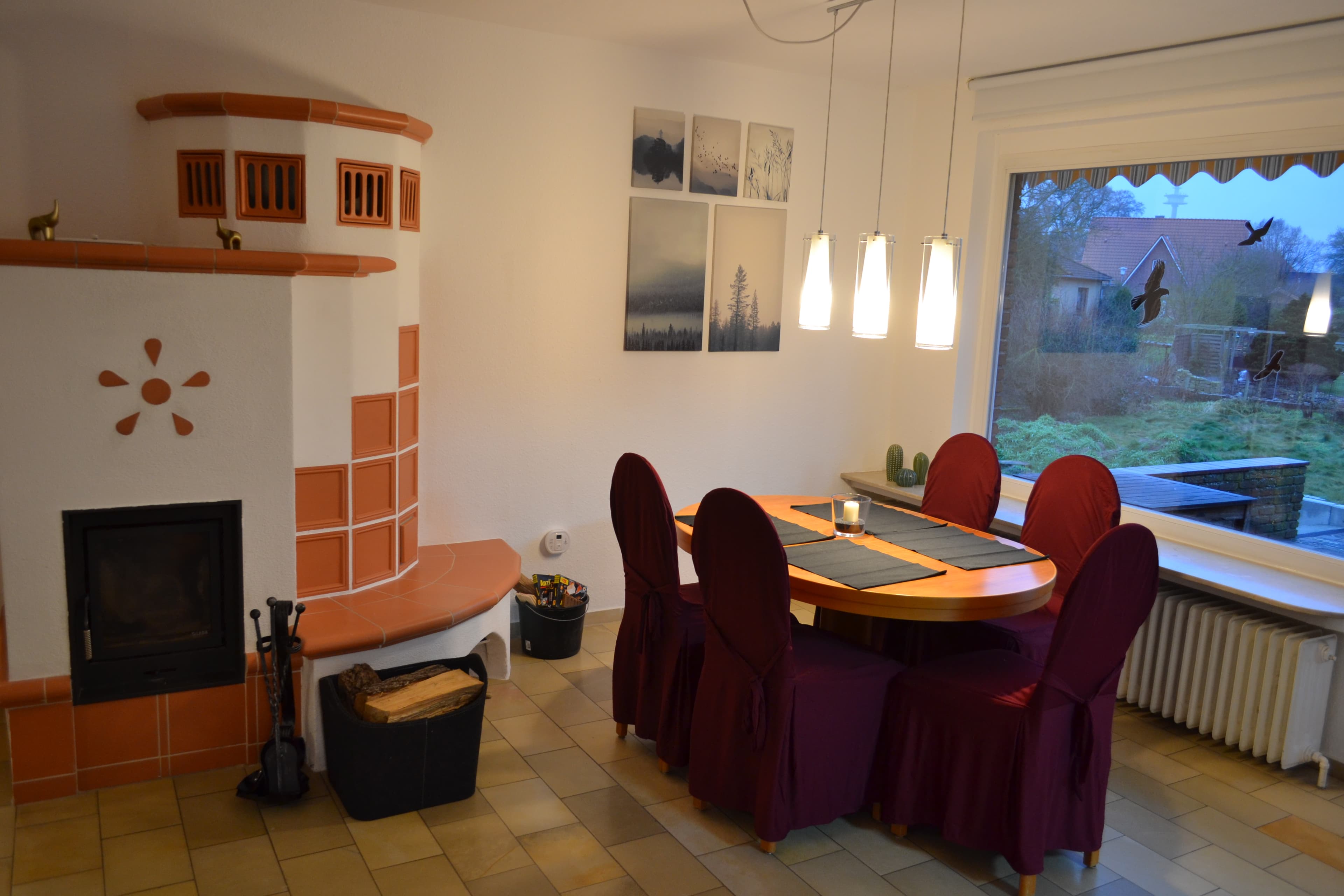 Ess- und Kaminzimmer im Ferienhaus Klinger in Uelzen