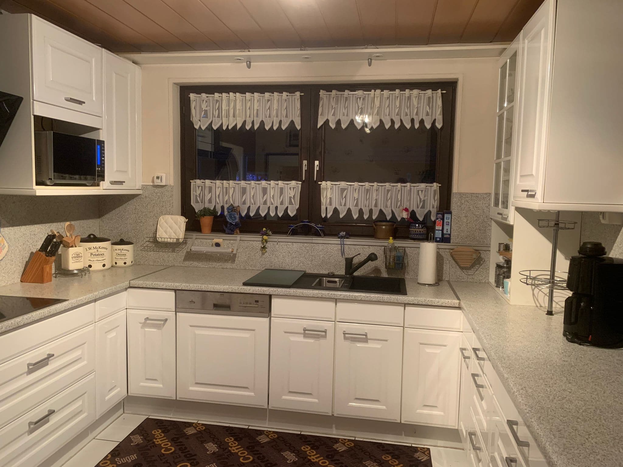 Küche in der Ferienwohnung Zerbe in Adendorf