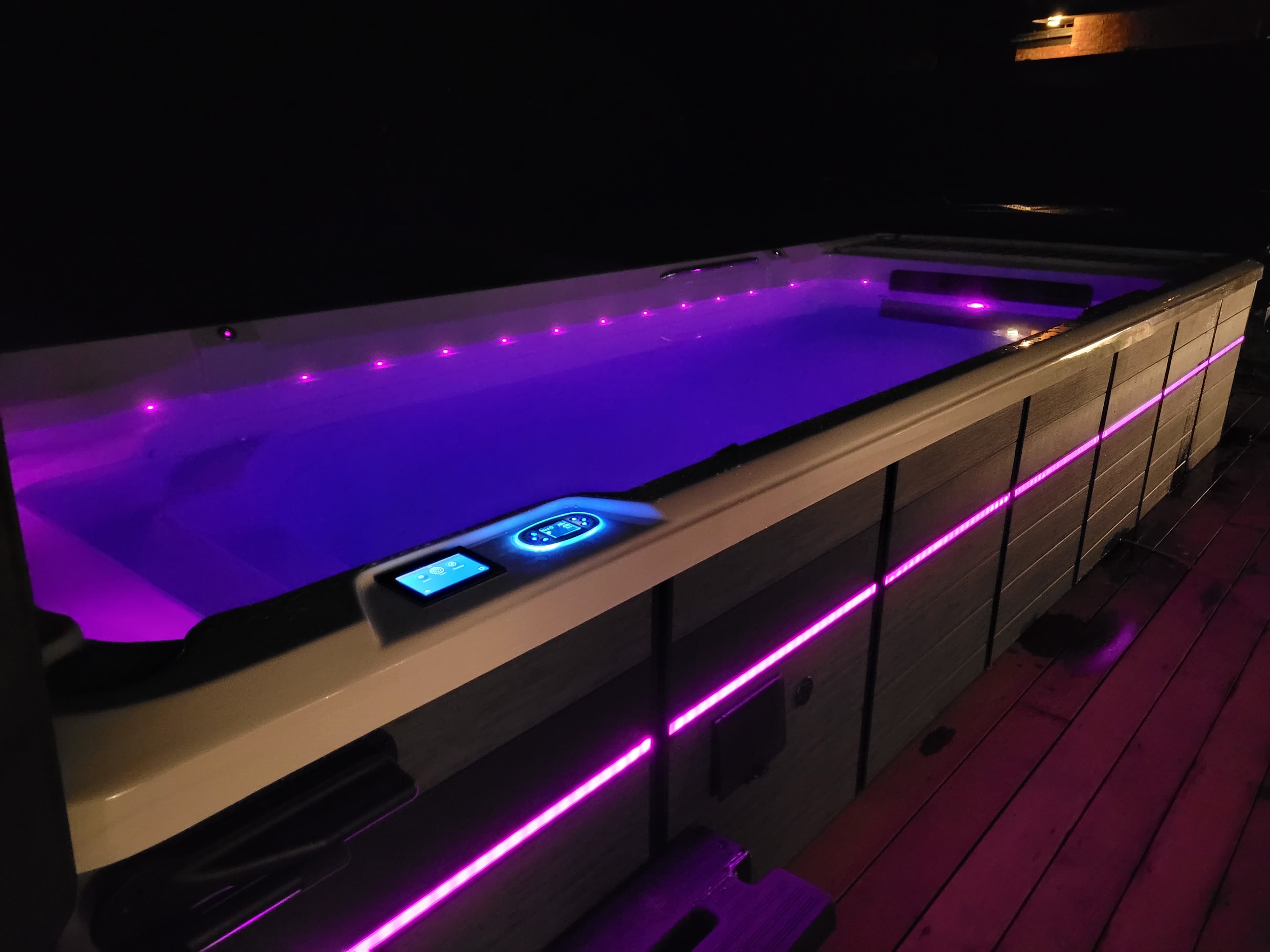 Swim Up in dem Royal Bungalow der Whirlpool Suites in Amelinghausen