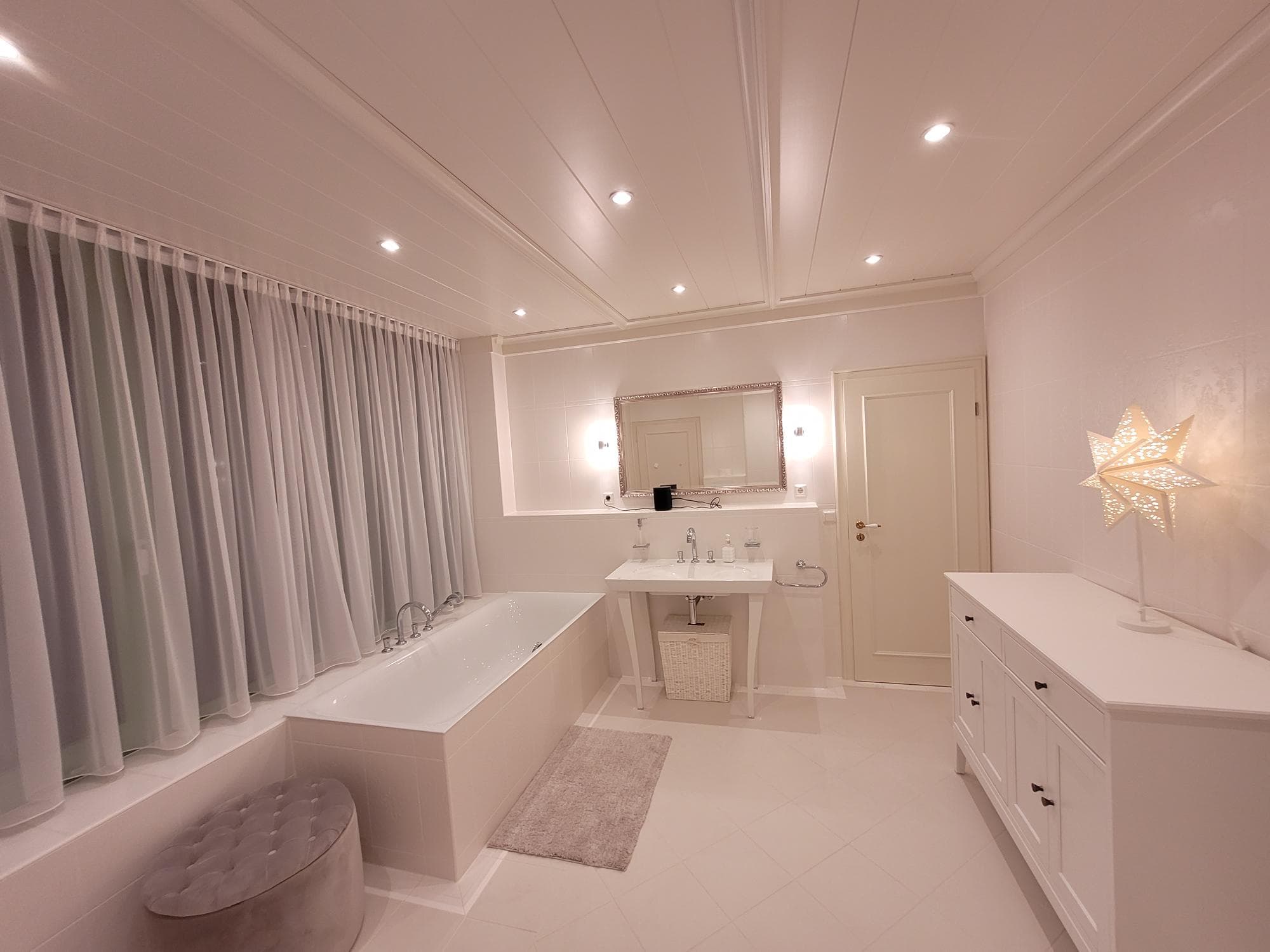 Badezimmer in dem Bungalow der Whirlpool Suites in Amelinghausen