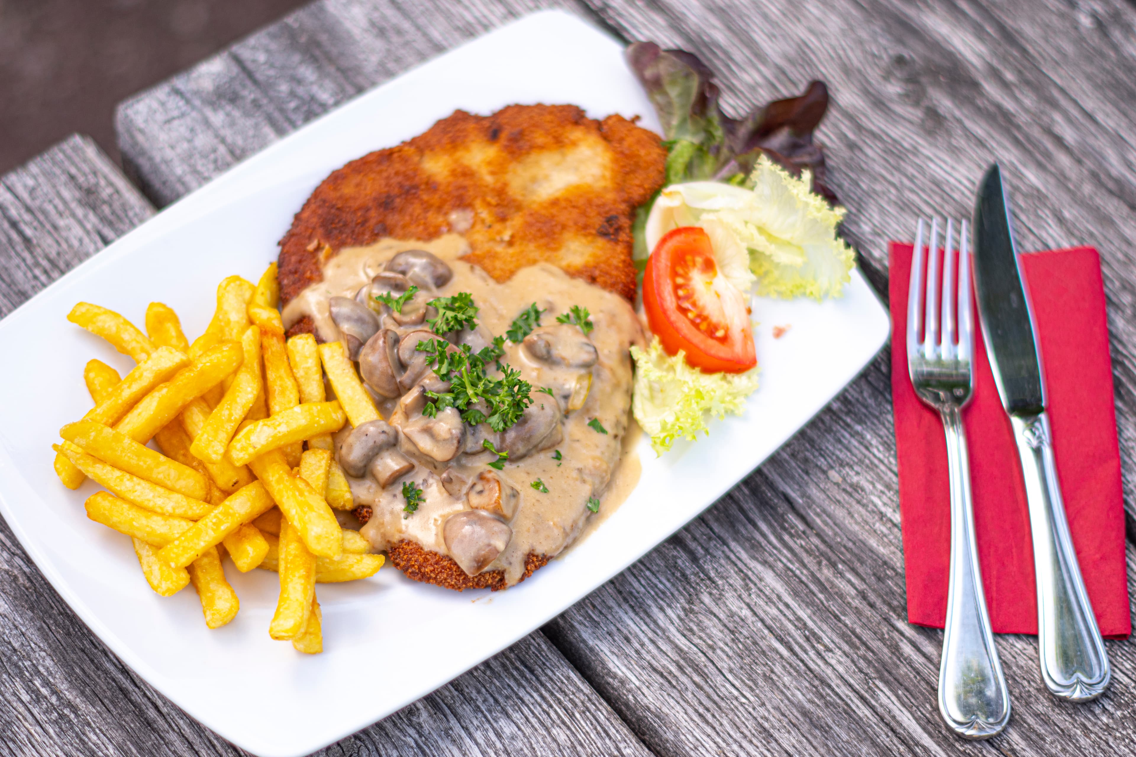 Genießen Sie die köstlichen Speisen in der Bierstube des Landhaus Müden