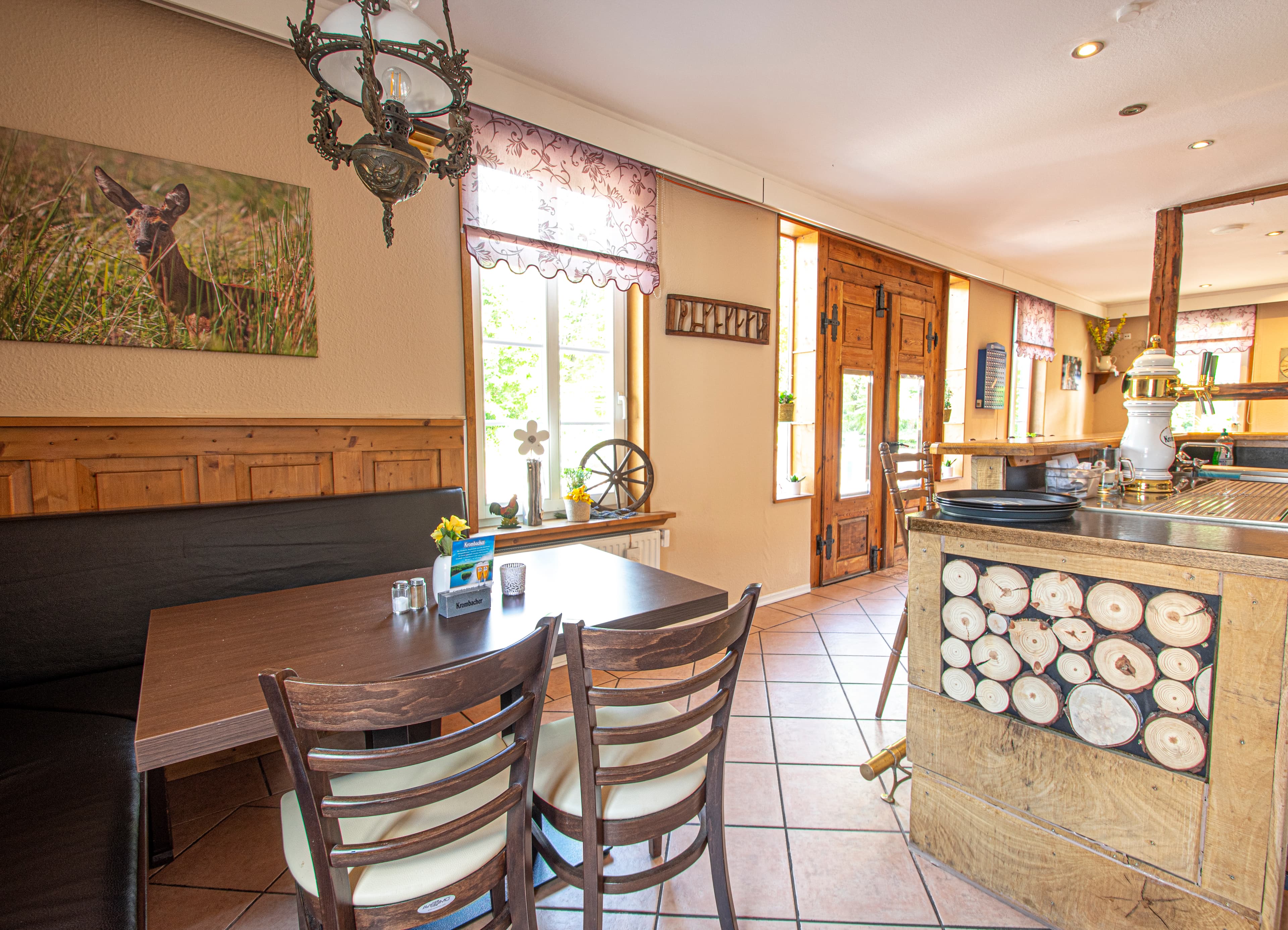 Nehmen Sie Platz in unserer gemütlichen Bierstube im Landhaus Müden