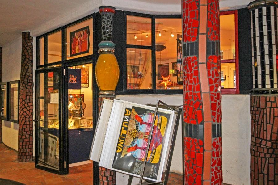 Hundertwasser-Bahnhof in UelzenHundertwasser train station in UelzenHundertwasser jernbanestation i UelzenHundertwasser station in Uelzen