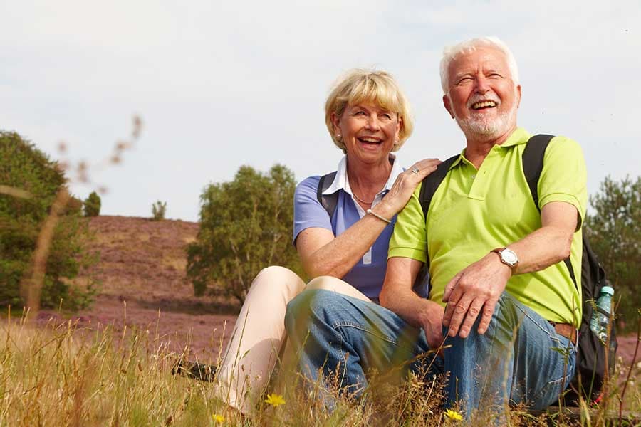 Wanderer rasten in der Lüneburger Heide