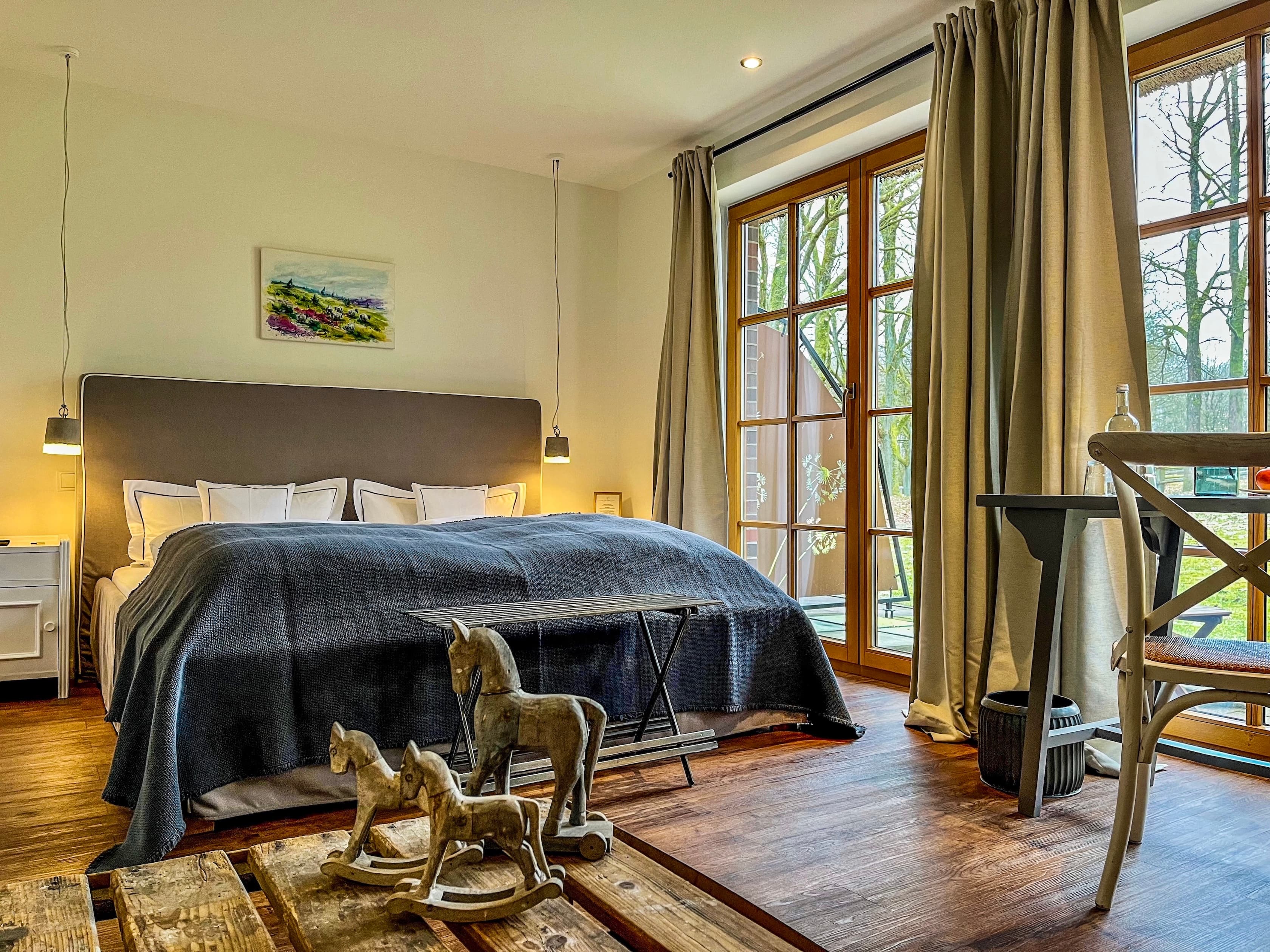 Gutsherren Gemach im Hotel Stimbekhof, dem Natur Hotel in BispingenLords of the manor room at Hotel Stimbekhof, the nature hotel in BispingenHerregårdsværelset på Hotel Stimbekhof, naturhotellet i BispingenKasteelheer in Hotel Stimbekhof, het natuurhotel in Bispingen