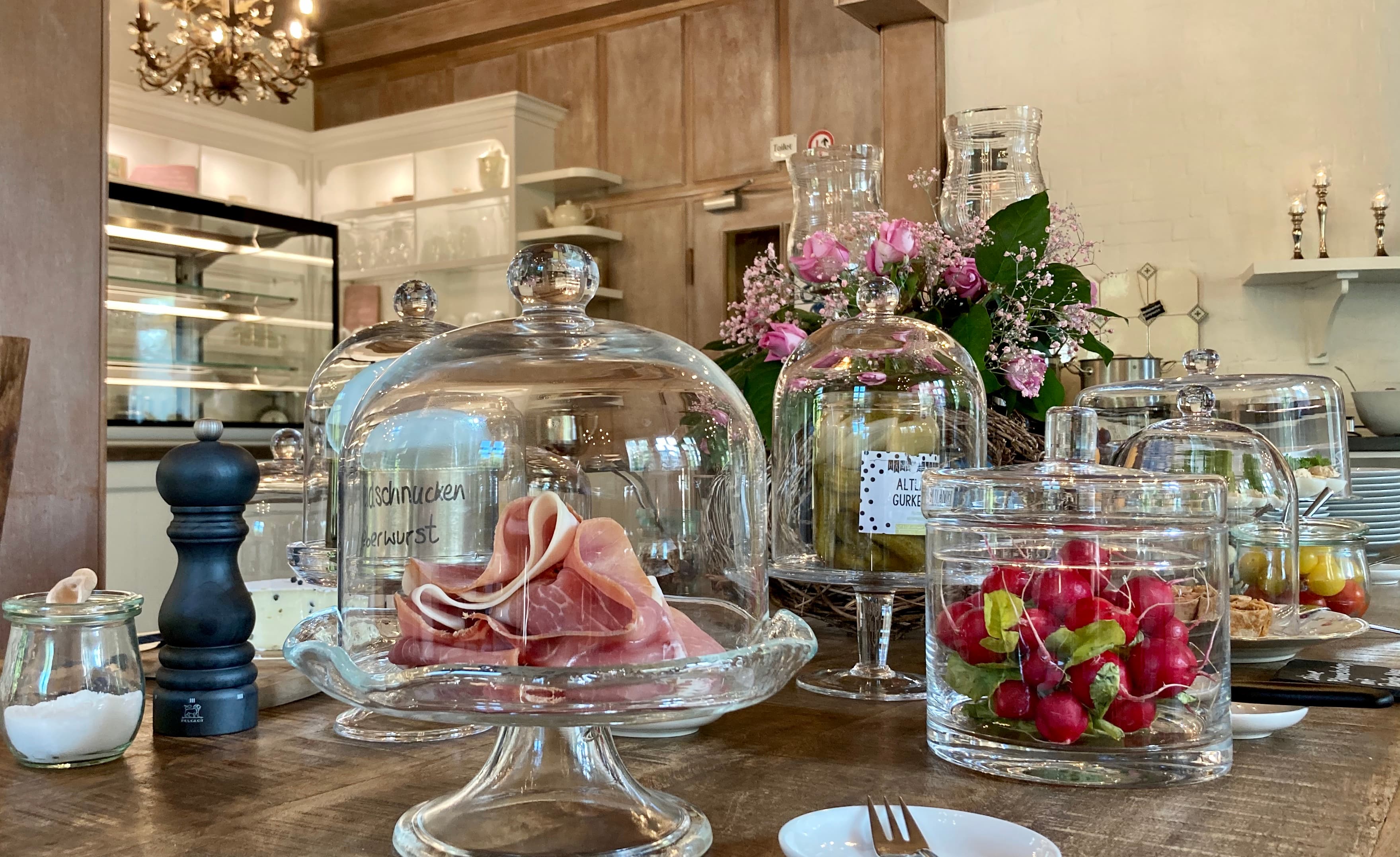 Leckere Brotzeit im Hotel Stimbekhof BispingenDelicious snack at the Hotel Stimbekhof BispingenLækker snack på Hotel Stimbekhof BispingenHeerlijke snack in Hotel Stimbekhof Bispingen