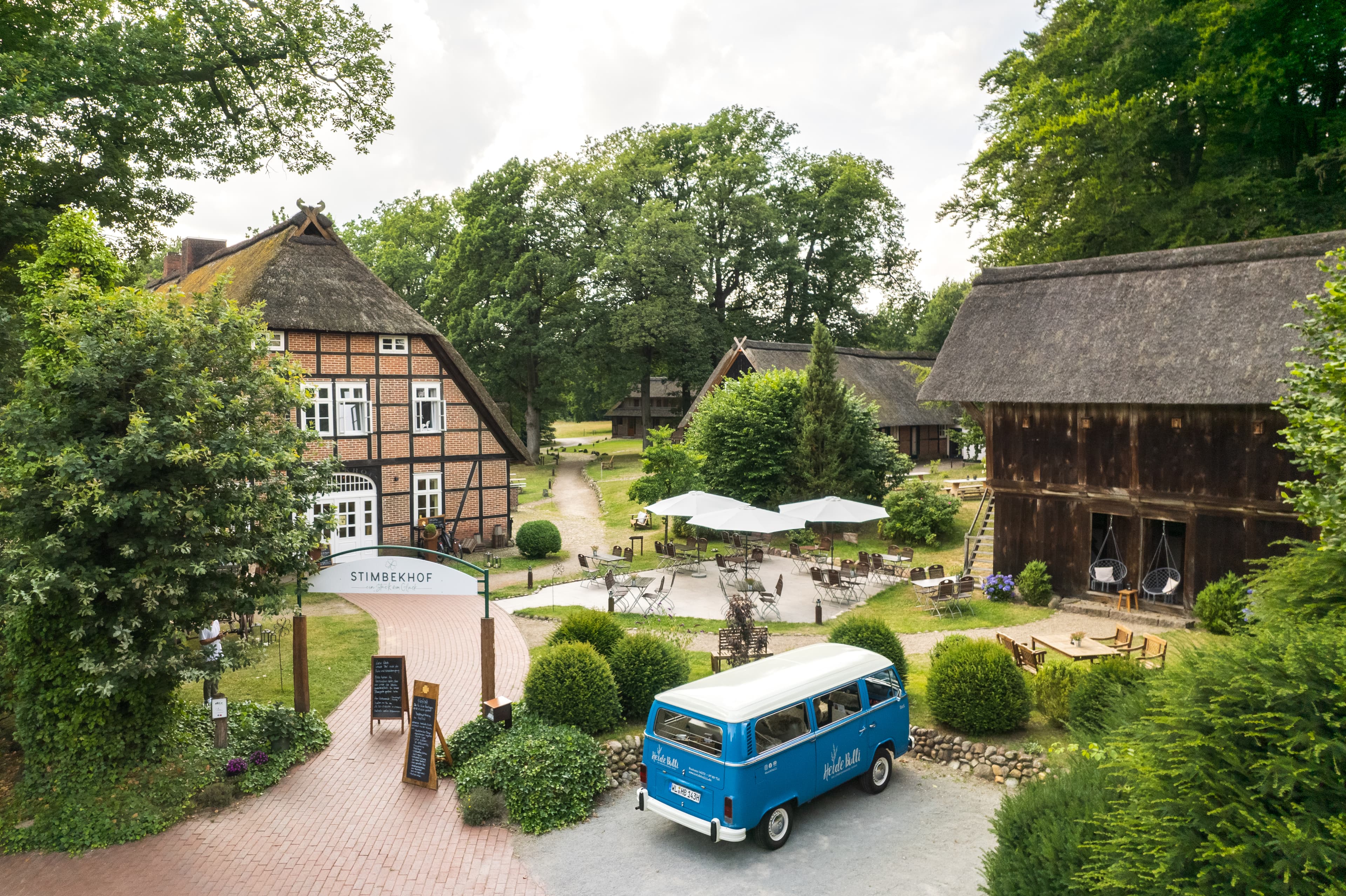 Luftaufnahme vom Innenhof des StimbekhofAerial view of the inner courtyard of the StimbekhofLuftfoto af Stimbekhofs gårdspladsLuchtfoto van de binnenplaats van Stimbekhof