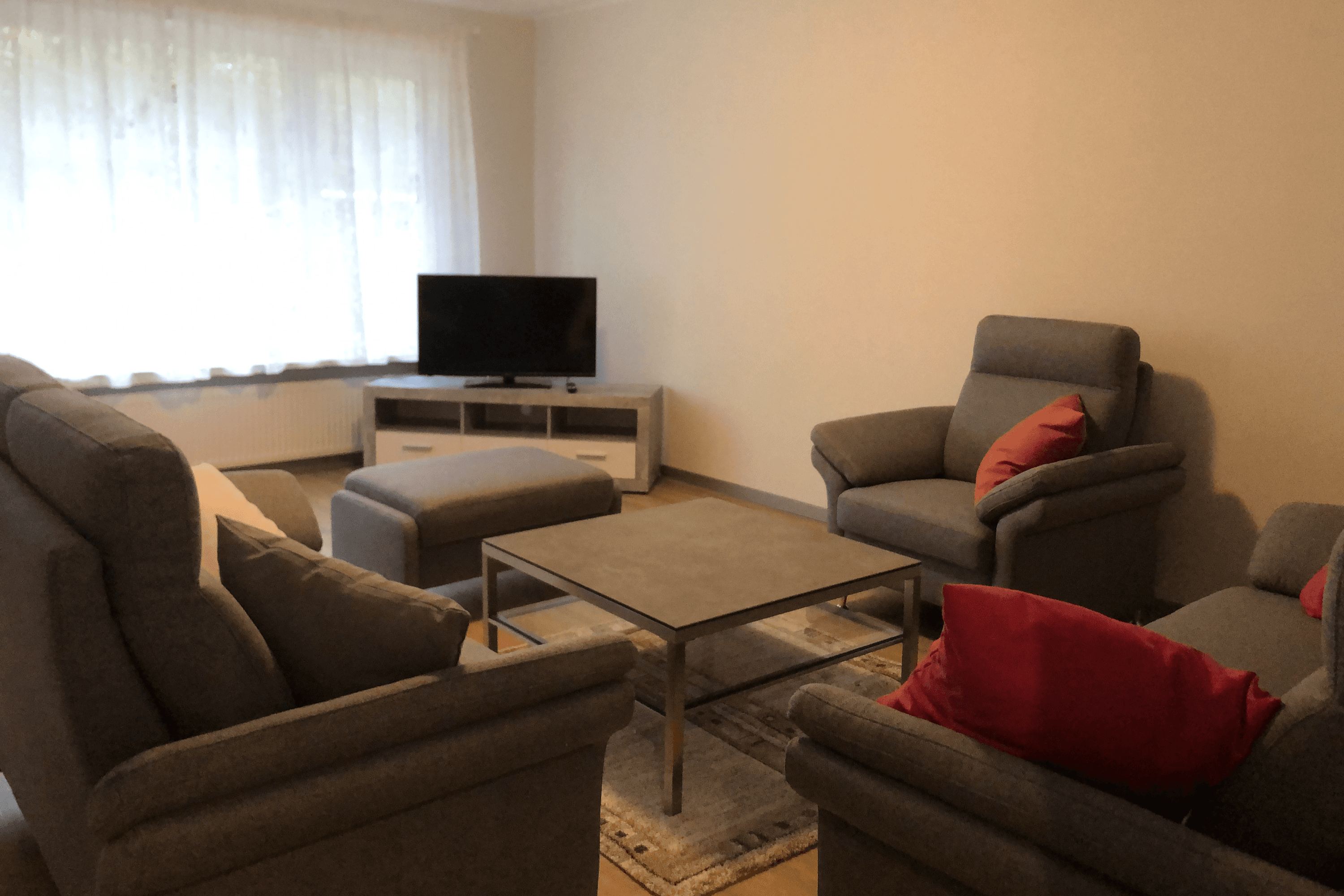 Wohnzimmer mit TV Ansicht im Ferienhaus Howe Bergen