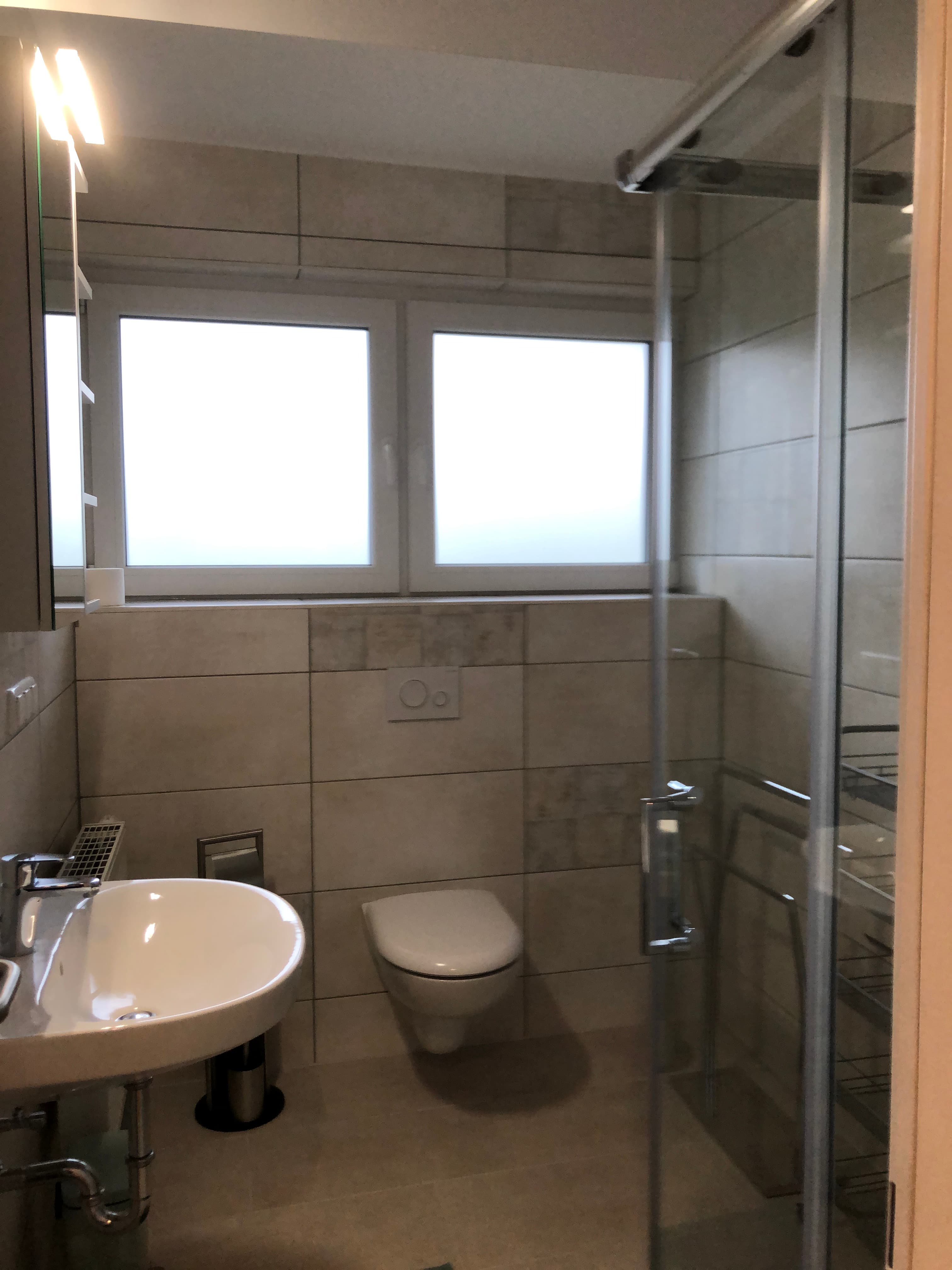 Badezimmer im Erdgeschoss des Ferienhaus Howe Bergen