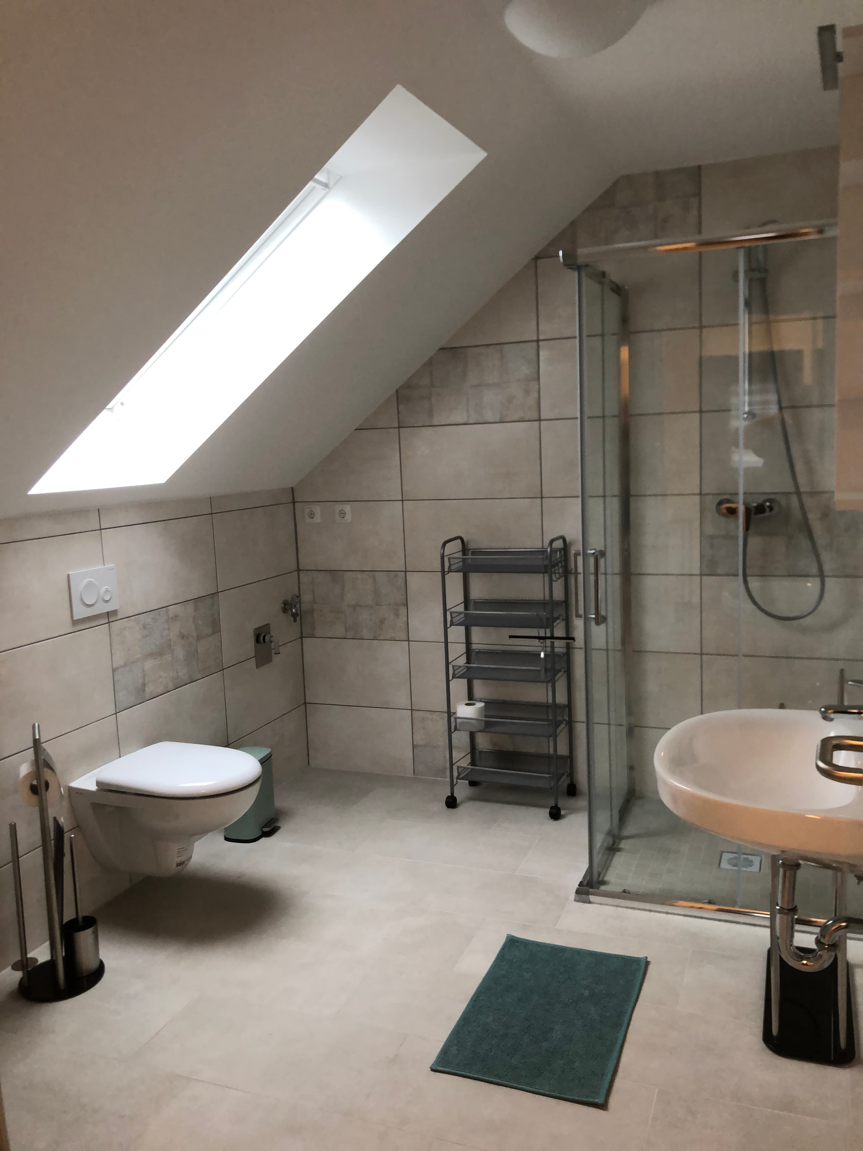 Badezimmer im Obergeschoss des Ferienhaus Howe Bergen