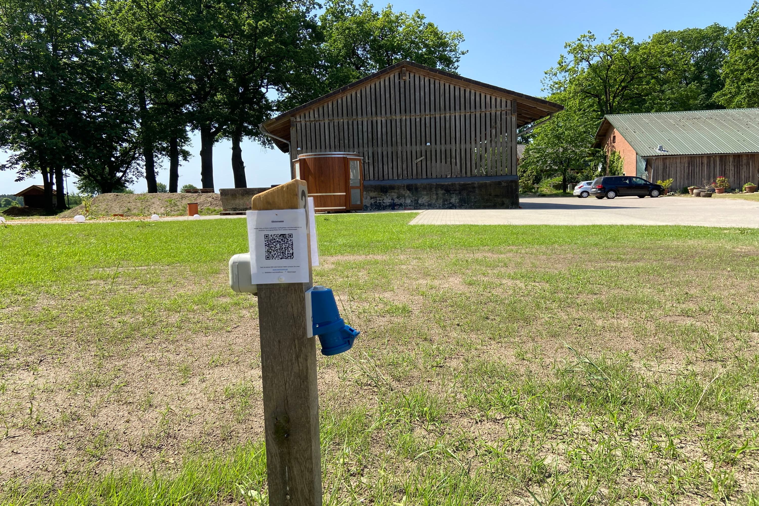 Stromsäule mit Gästeinformationen bei Meyerhöms in Hermannsburg
