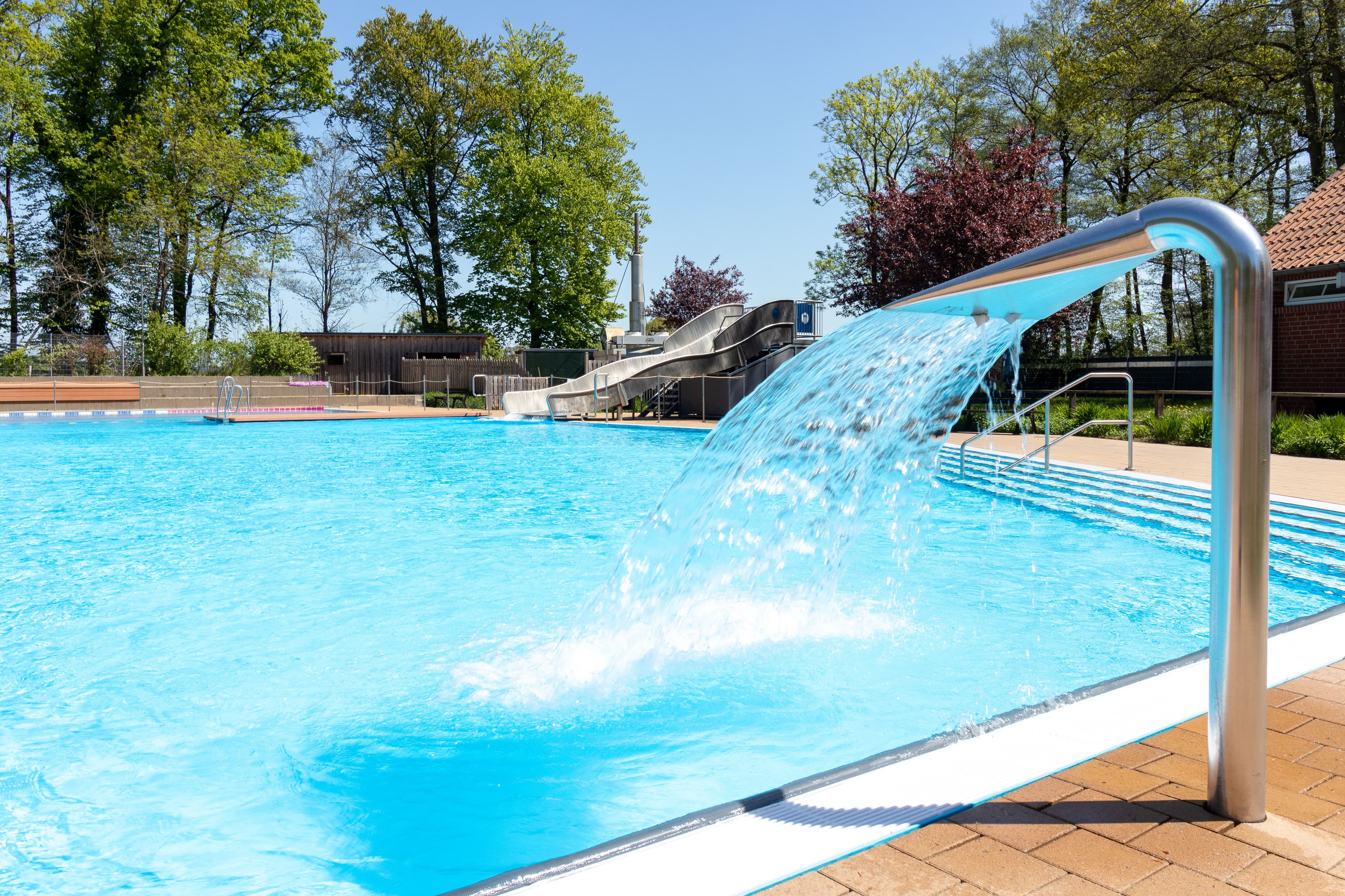 Becken Waldbad Schwimmbad Salzhausen