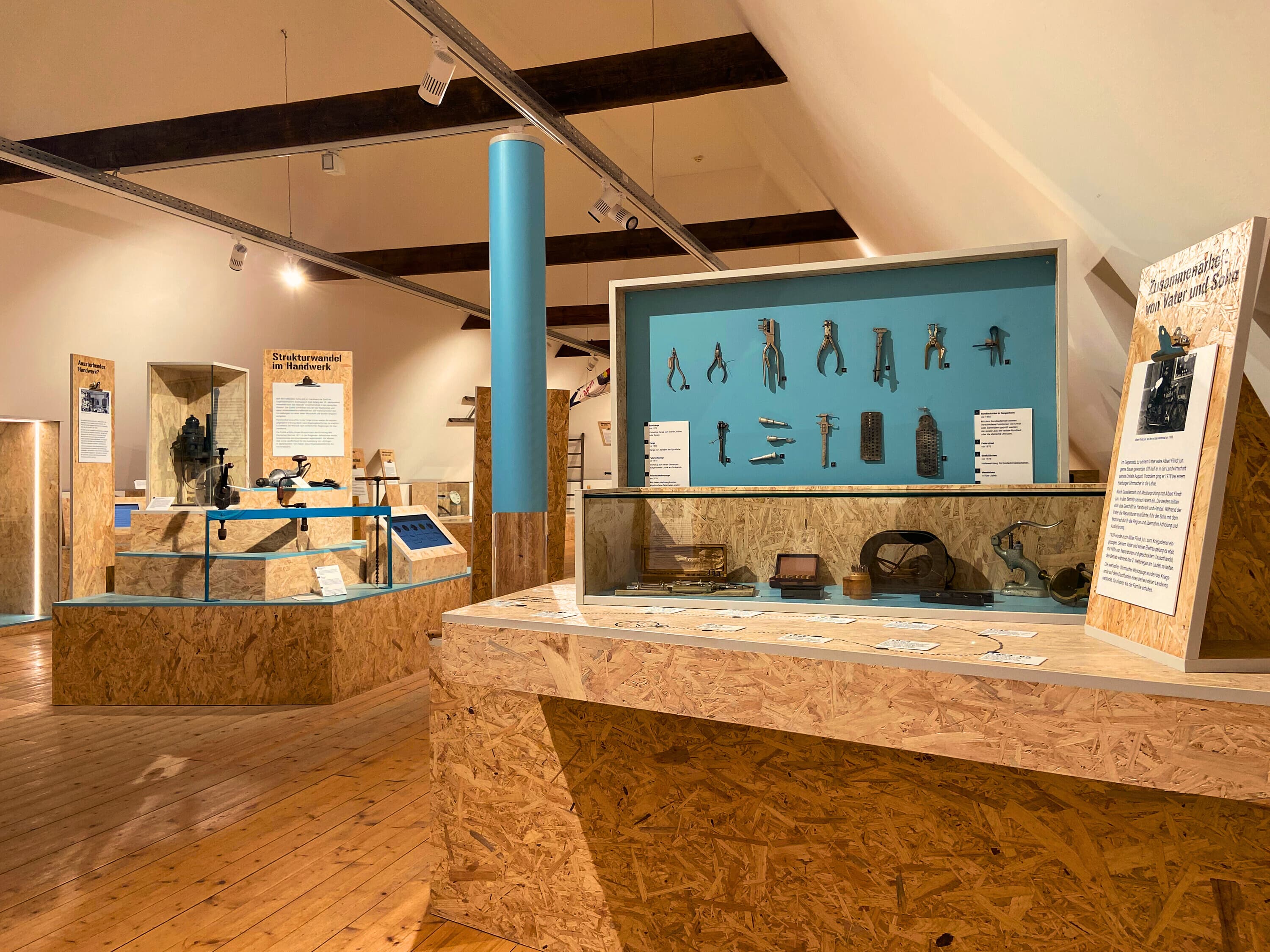 Dauerausstellung im Haus des Handwerks Museum KiekebergPermanent exhibition in the House of Crafts Museum KiekebergPermanent udstilling i House of Crafts Museum KiekebergPermanente tentoonstelling in het Huis van Ambachten Museum Kiekeberg