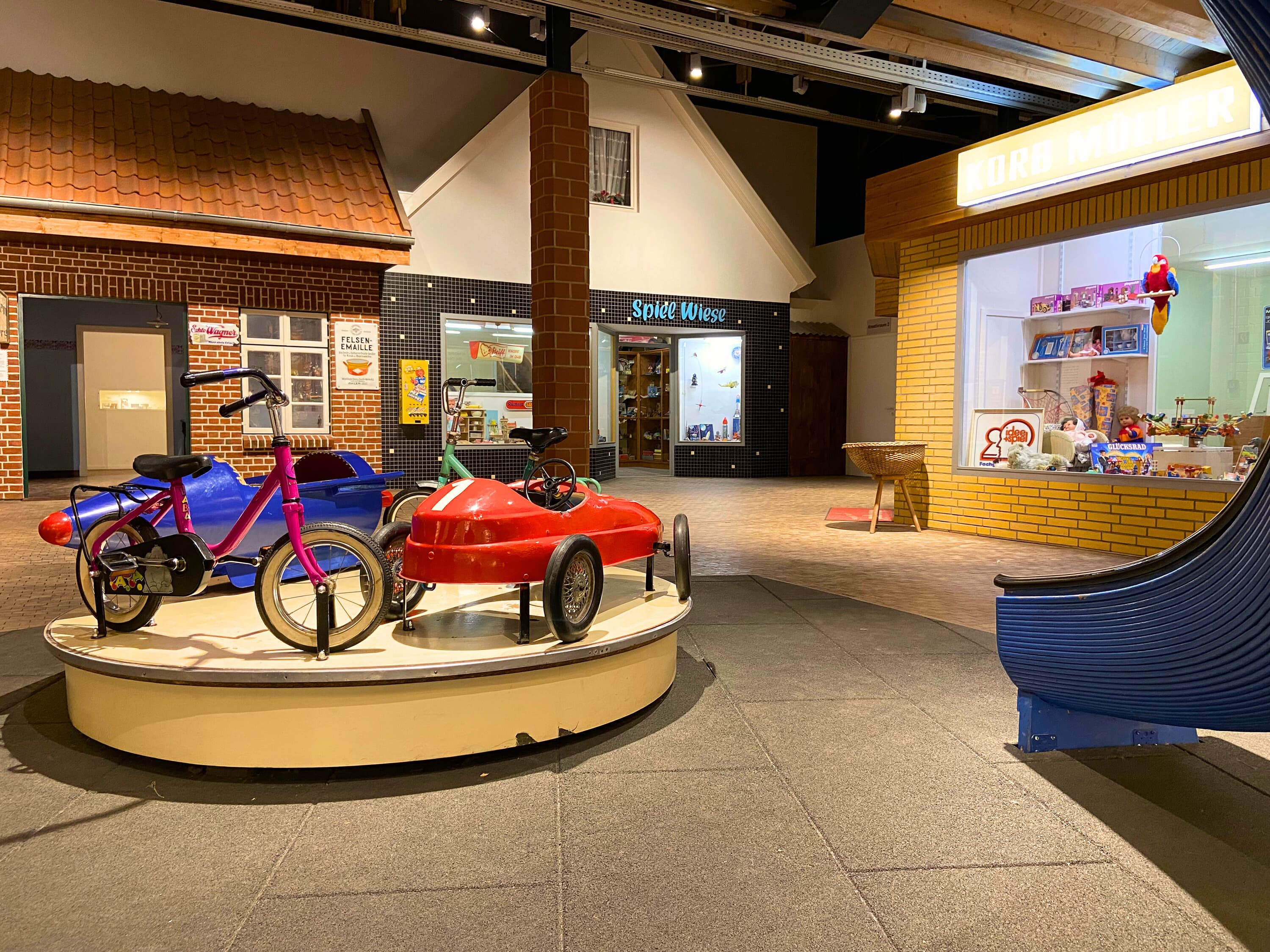 im museum kiekeberg gibt es die spielweltenthe museum kiekeberg has the game worldsmuseet kiekeberg har spilverdenernehet museum kiekeberg heeft de spelwerelden