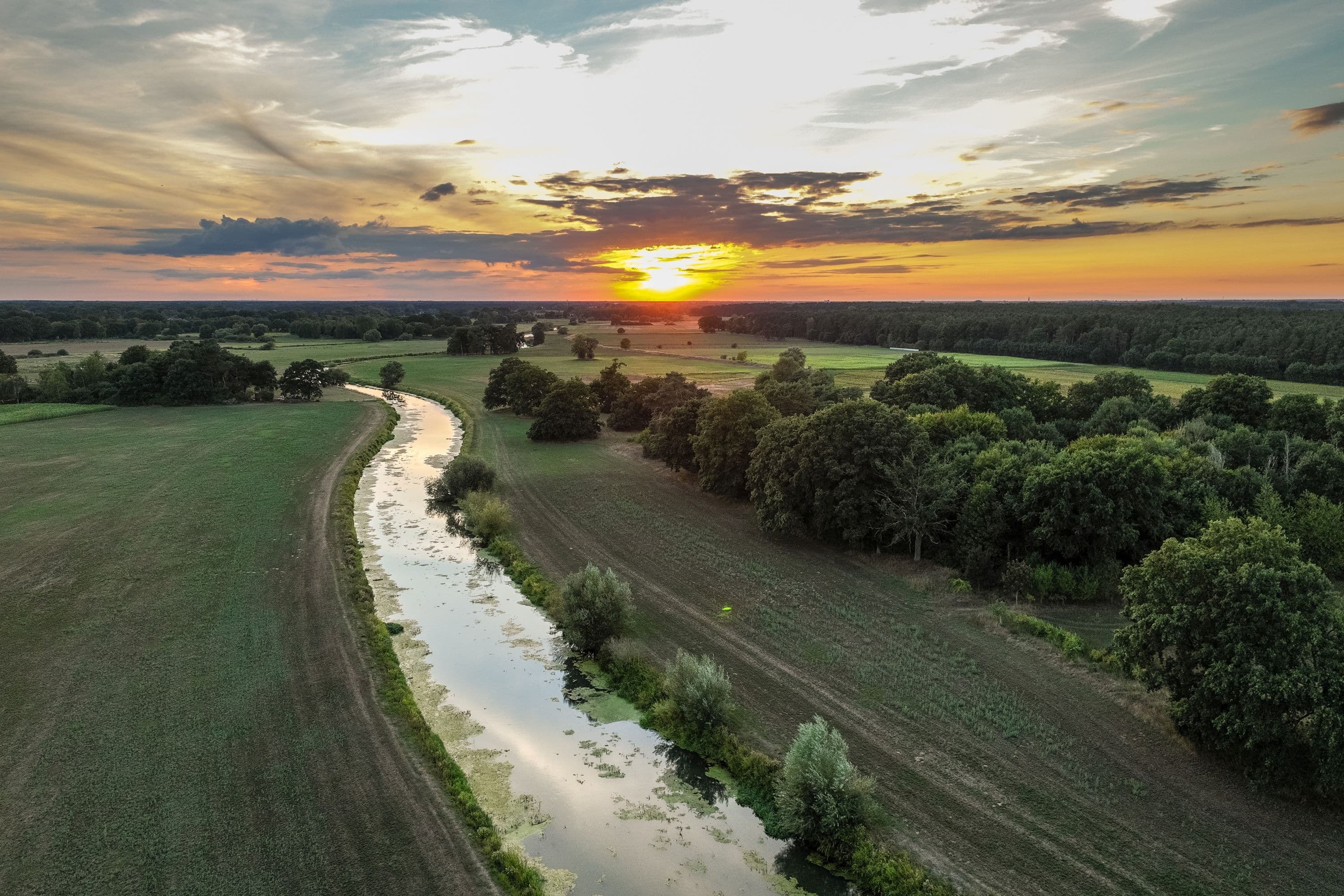 Der Fluss Aller fliesst durch Wienhausen, hier ein Luftbild dazu