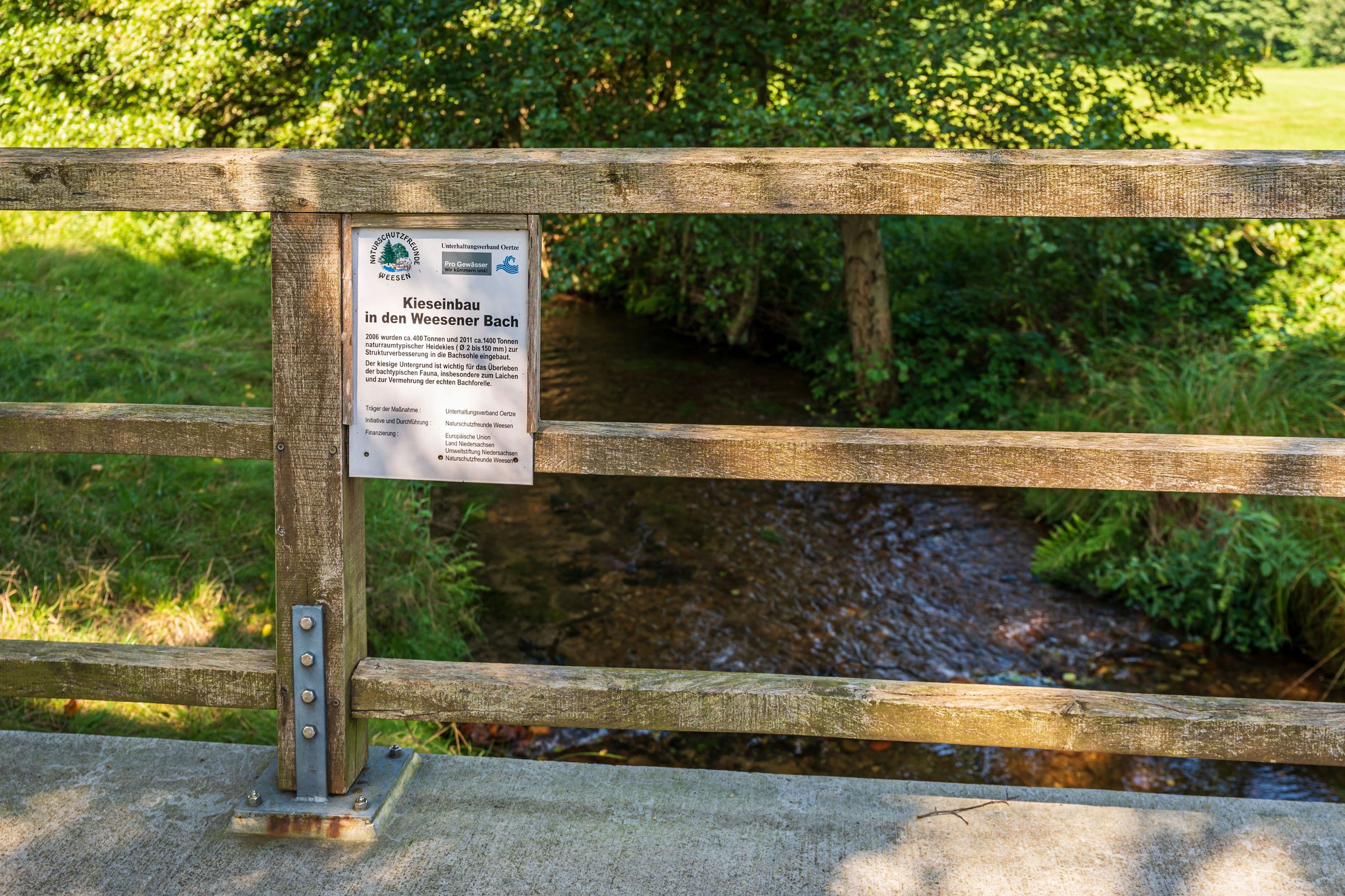 Die Wanderung führt über zahlreiche kleine Brücken