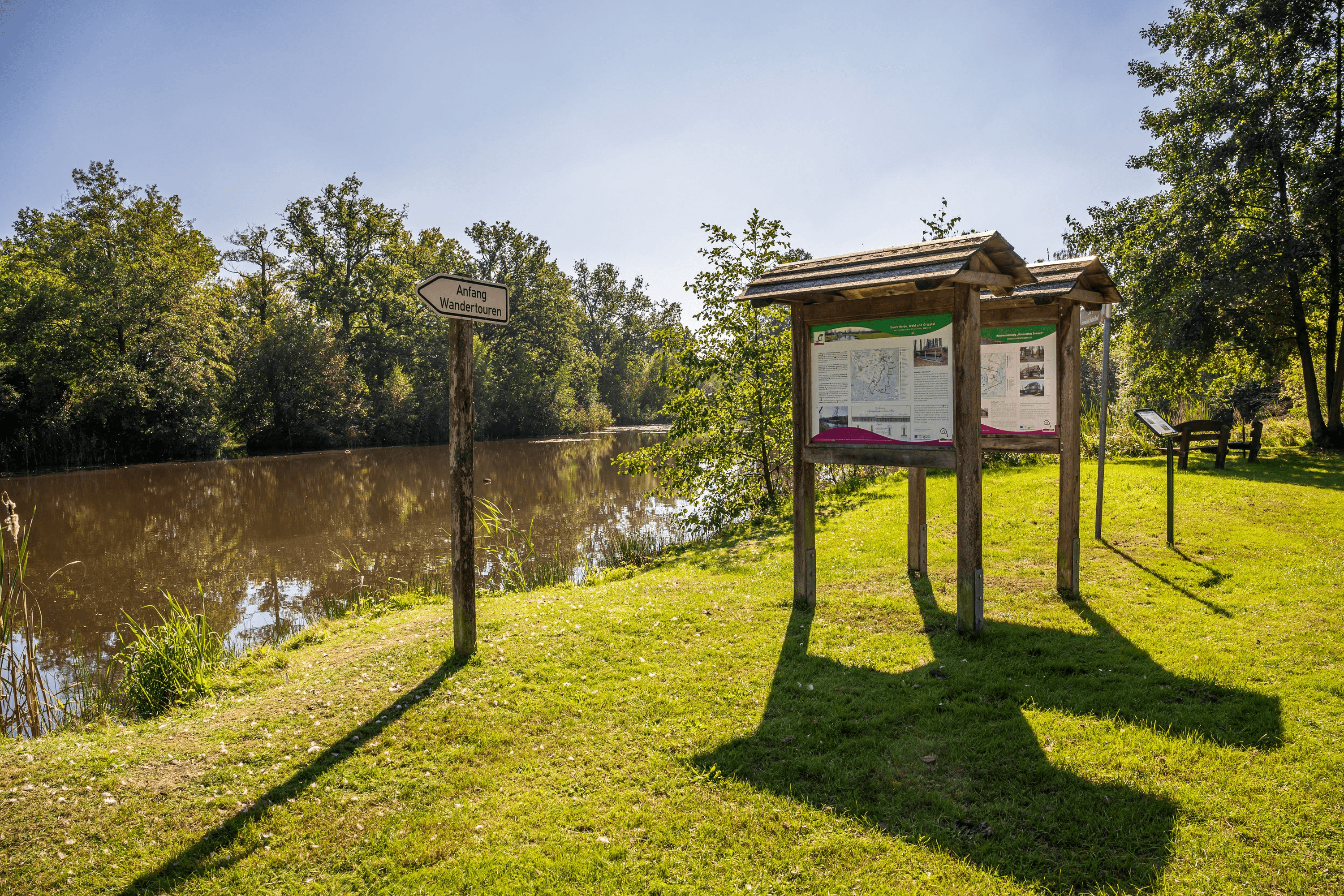 Informaionstafeln zum Wanderweg am Wanderparkplatz in Hermannsburg