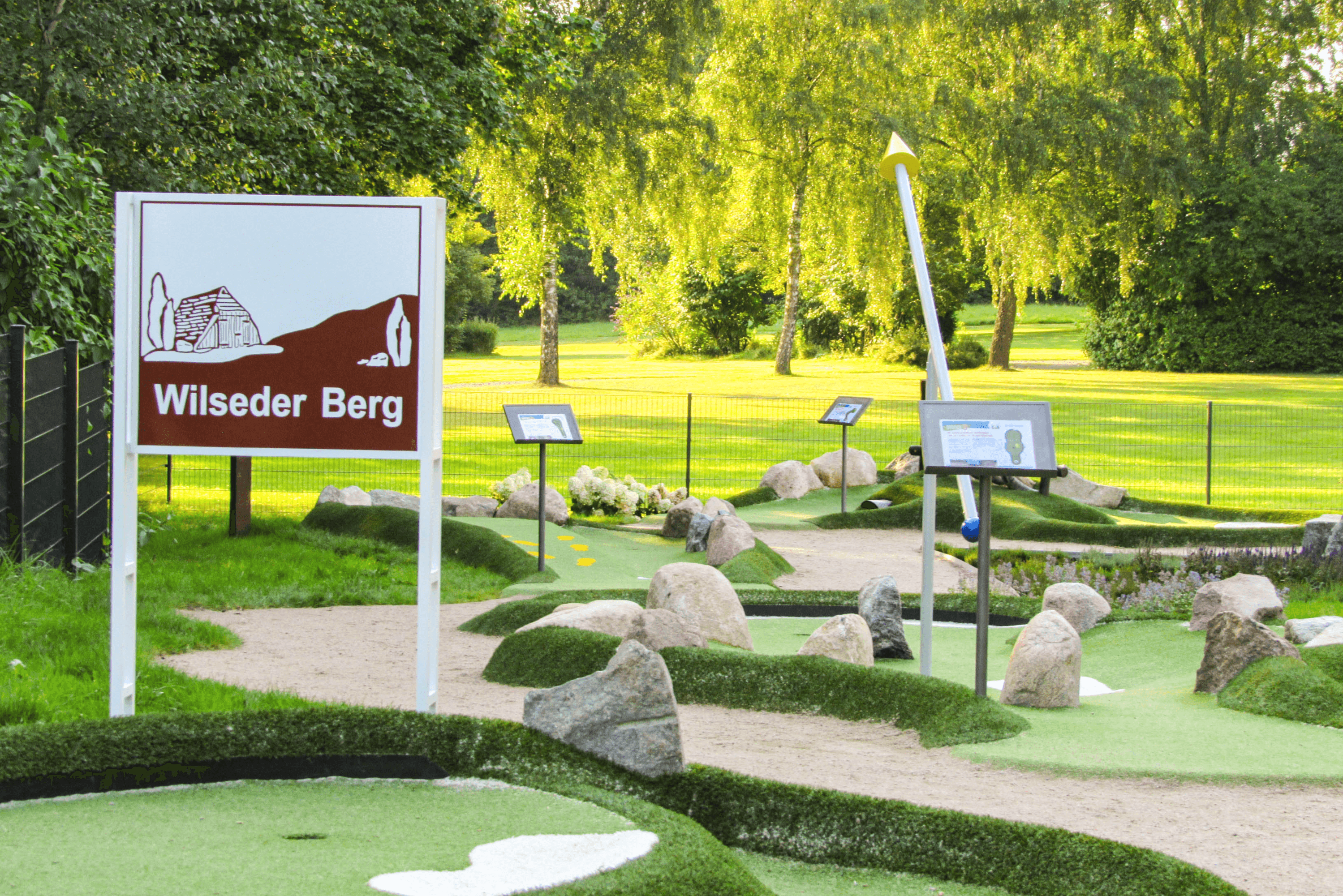 Minigolf in der Nähe in Schneverdingen mit dem Wilseder Berg als Minigolfbahn