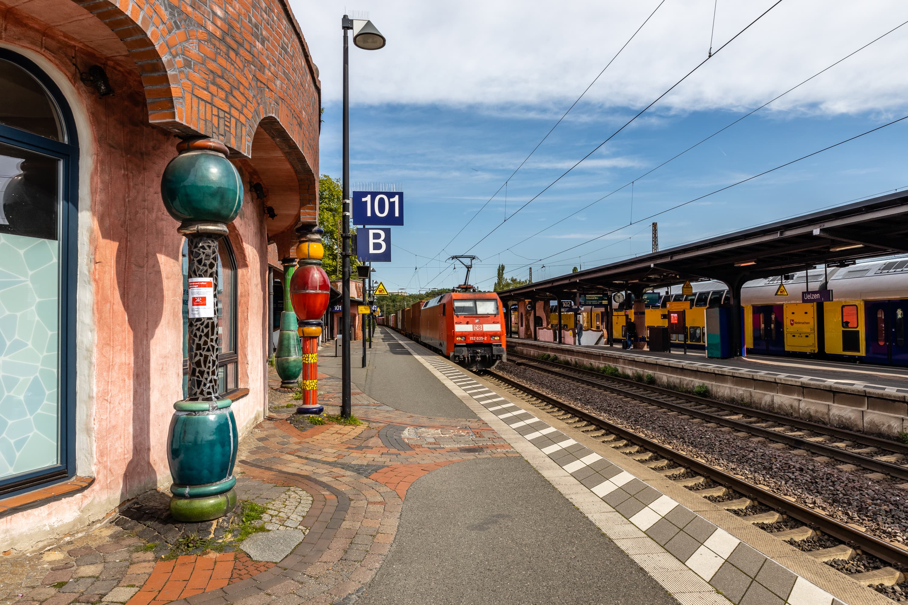 Ein Zug fährt durchA train passes throughEt tog kører igennemEen trein passeert
