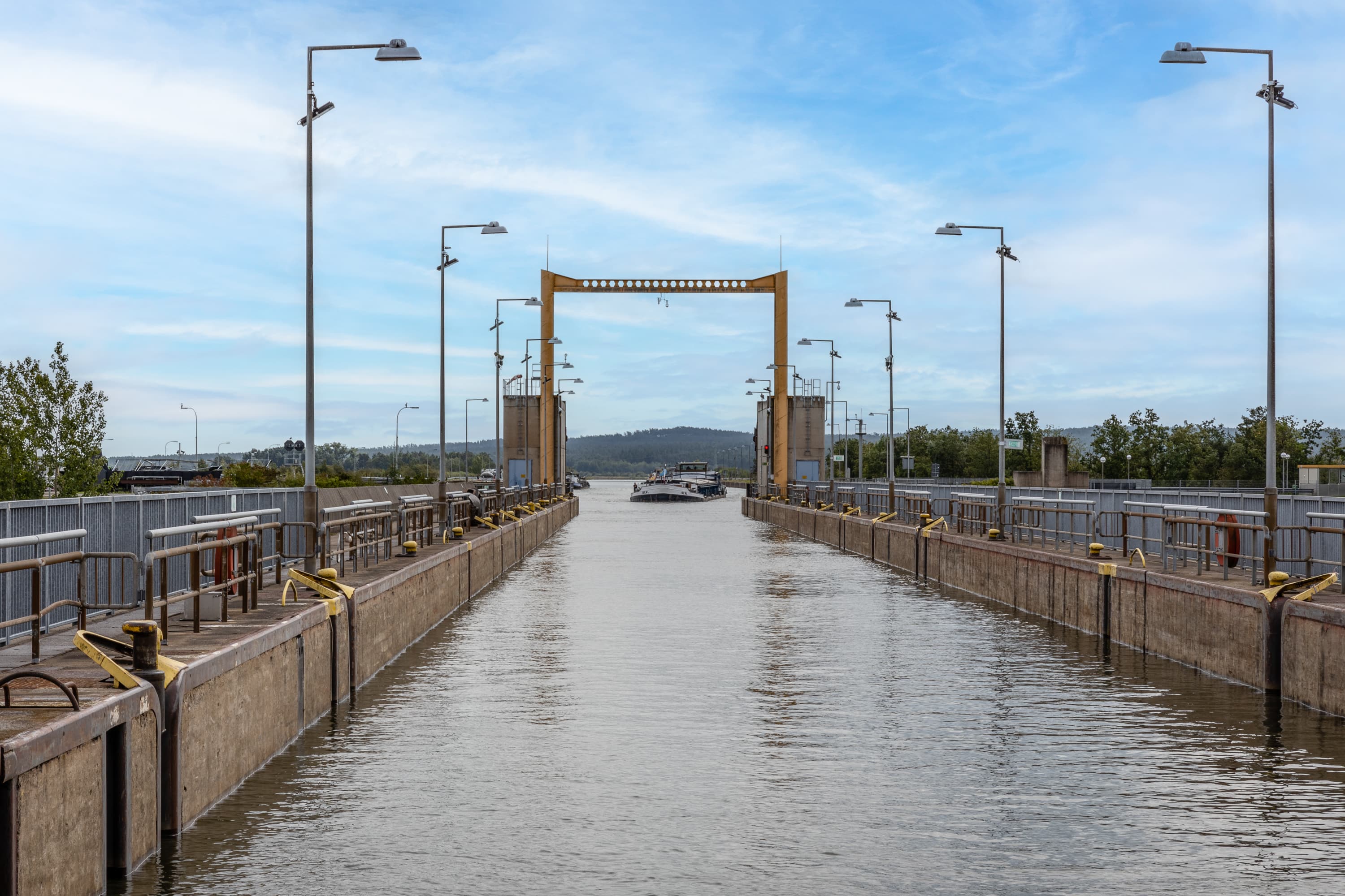 Die Einfahrt von oben in die Schleuse Uelzen Esterholz ist höher