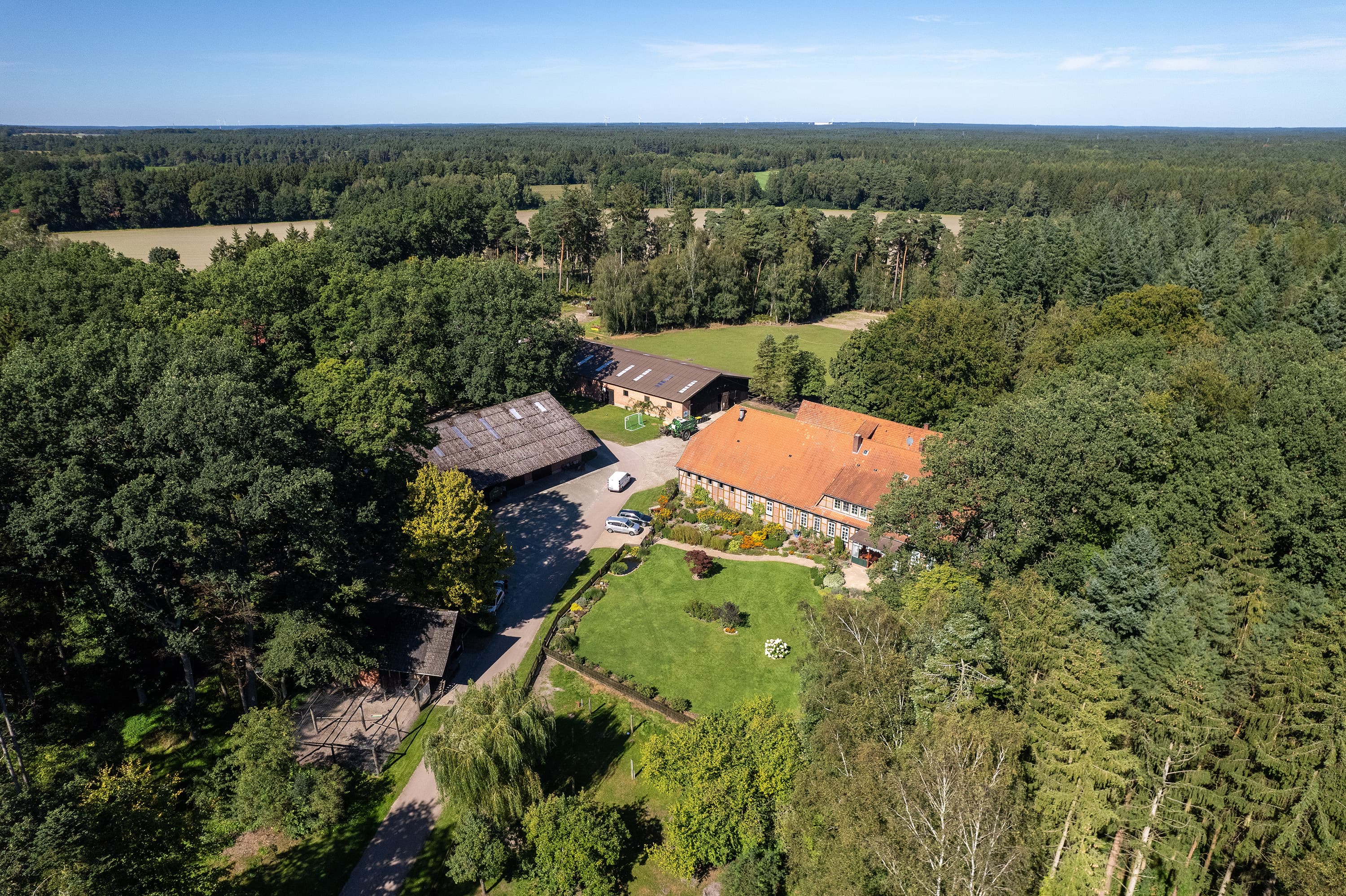 Heuhotel im Bauernhof Hof Flottwedel Drohnenaufnahme Kurzurlaub