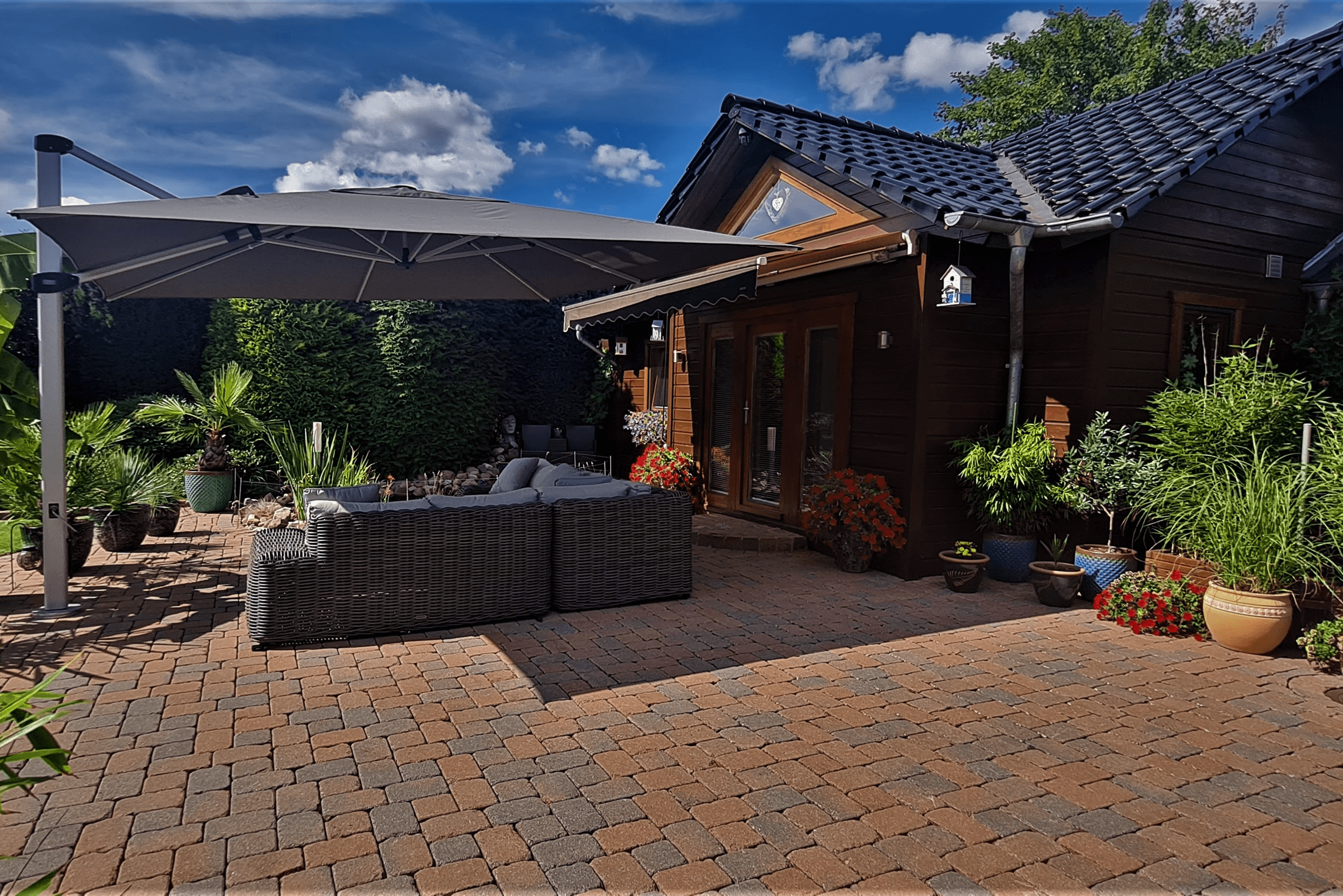 Loungebereich am Ferienhaus Burg in Celle