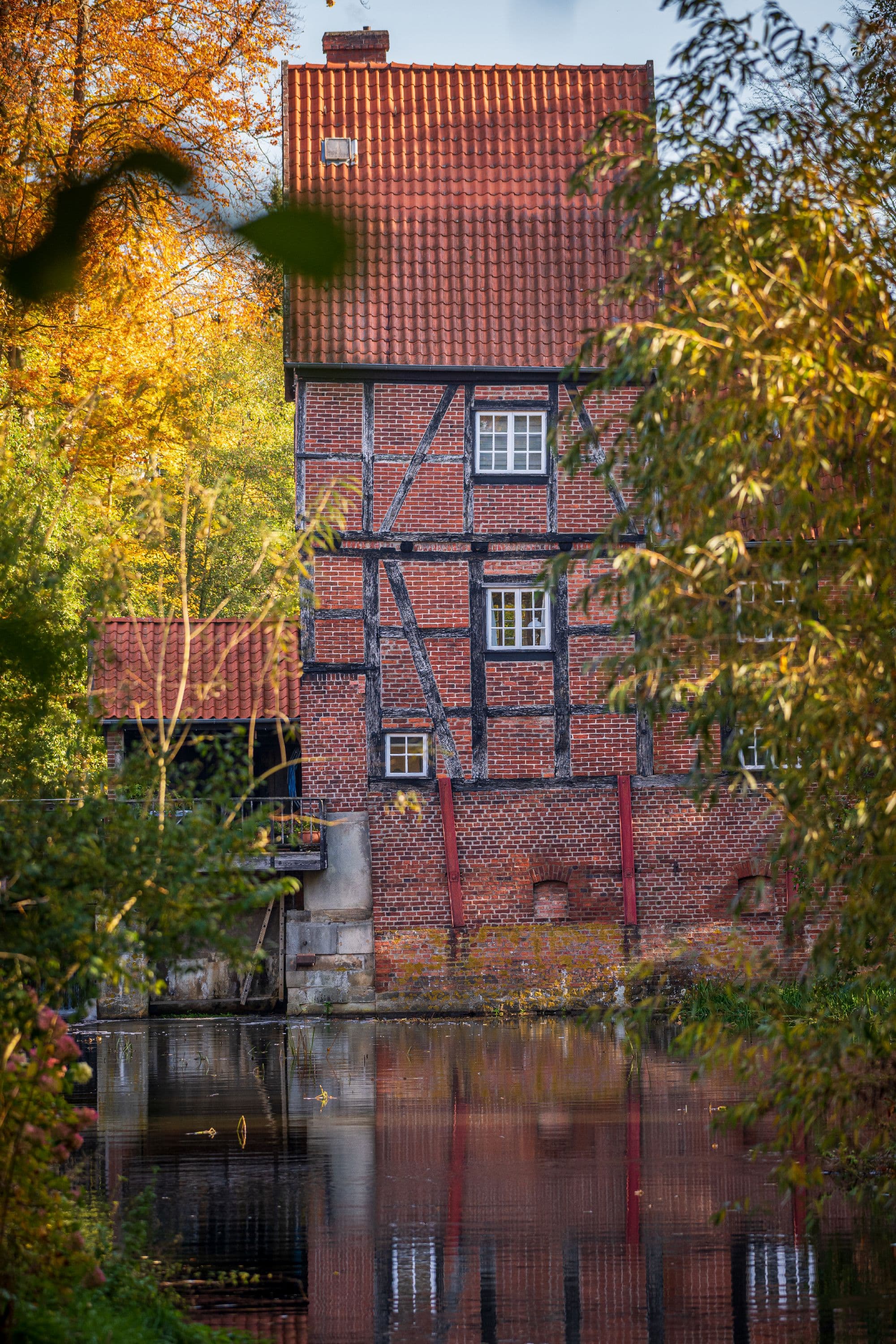 Wanderweg entlang der Mühle in Wienhausen