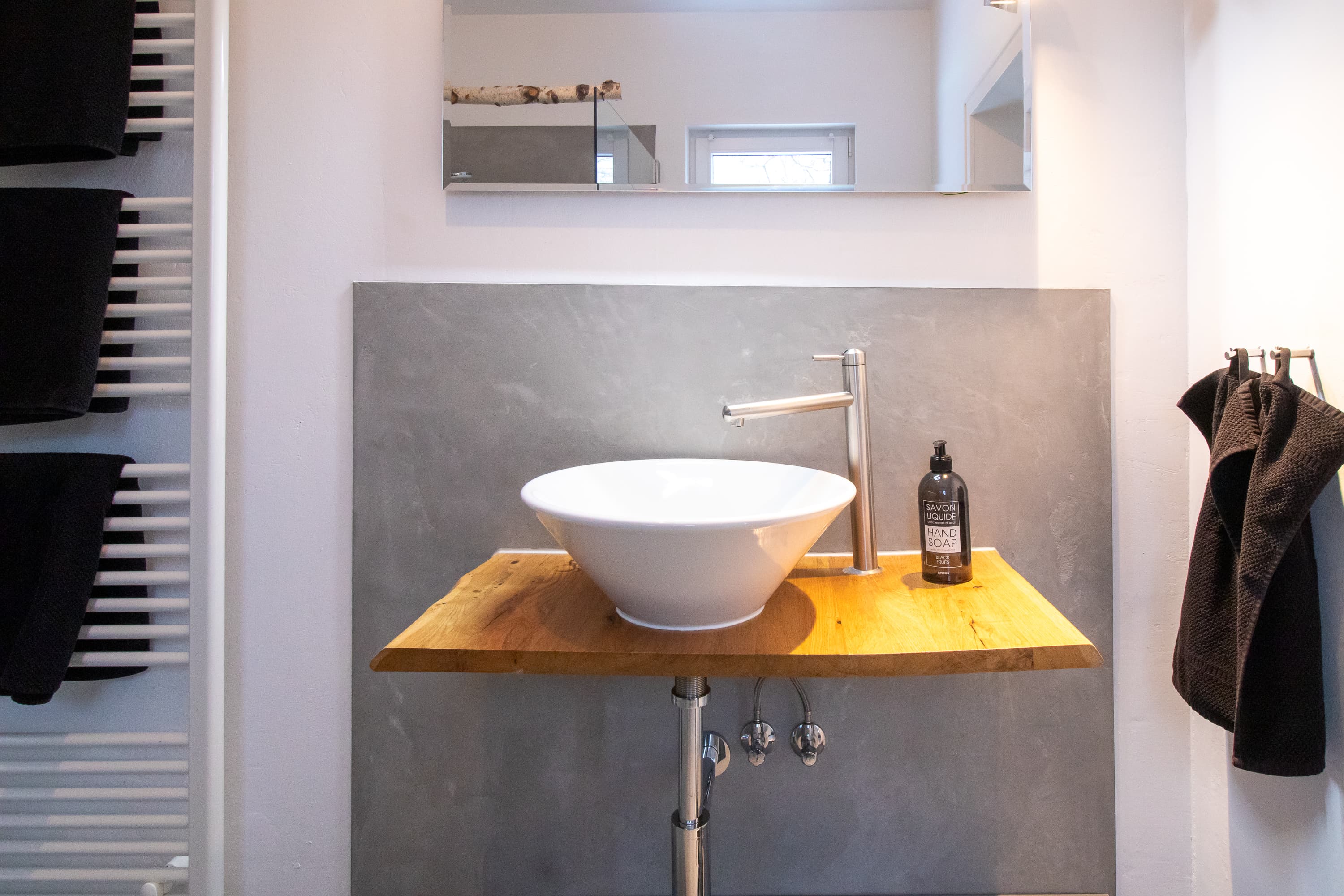 In Salzhausen in der Lüneburger Heide steht das Ferienhaus Dat Huuske mit dem tollen Bad