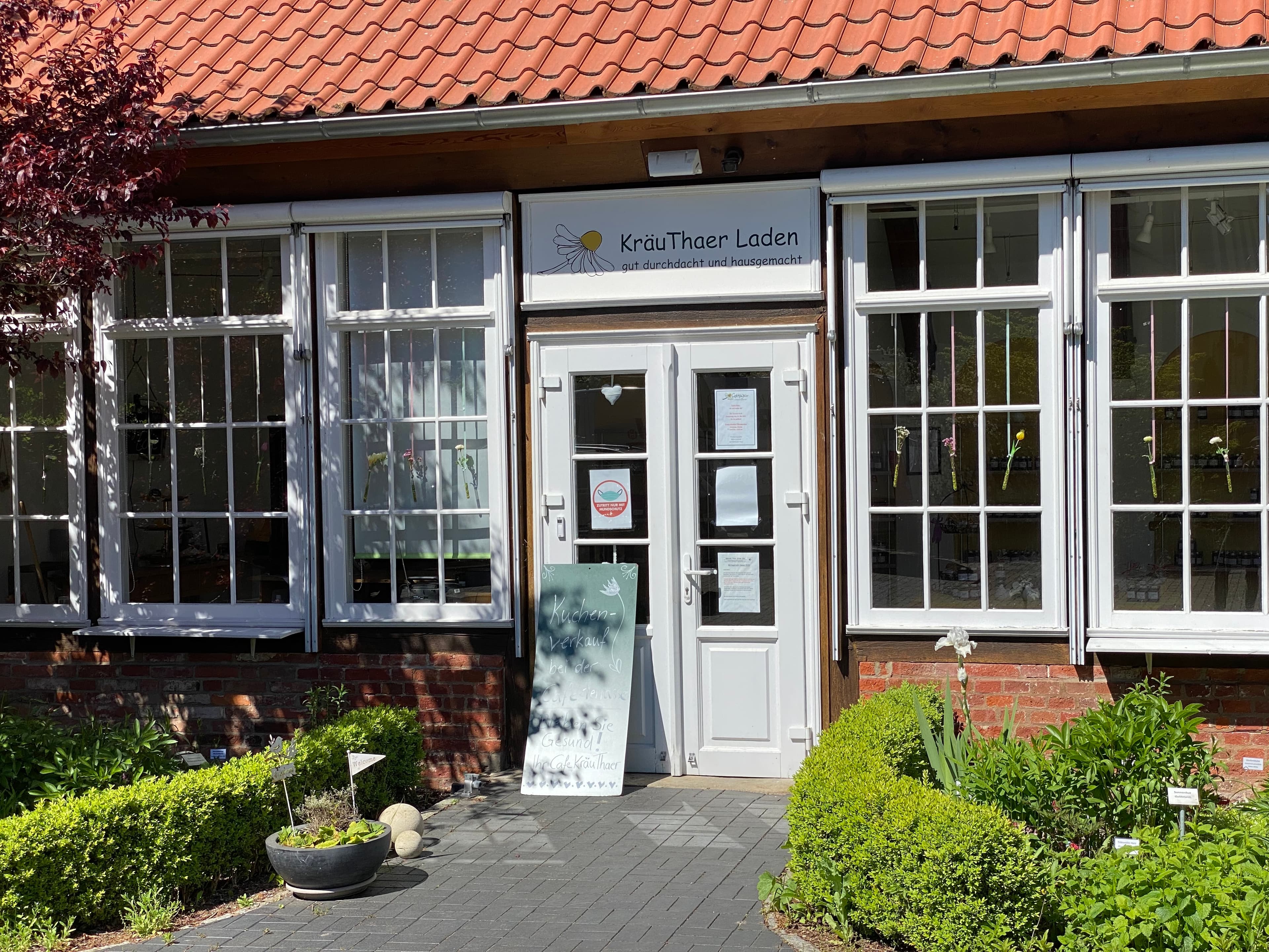 Kaffee und kuchen im heilpflanzengarten celle