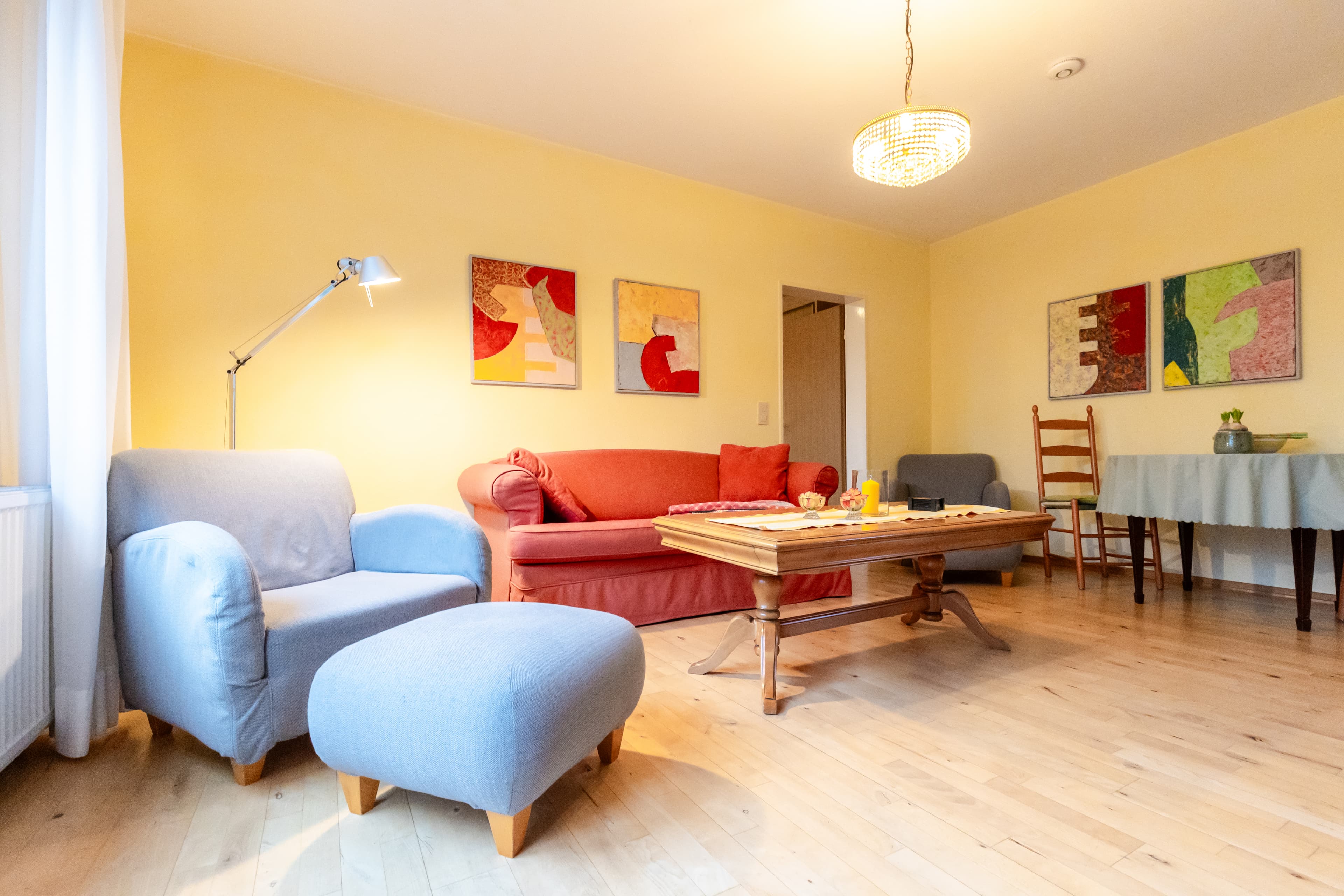 Wohnzimmer Ferienwohnung Weihe gemütlich Urlaub online buchen