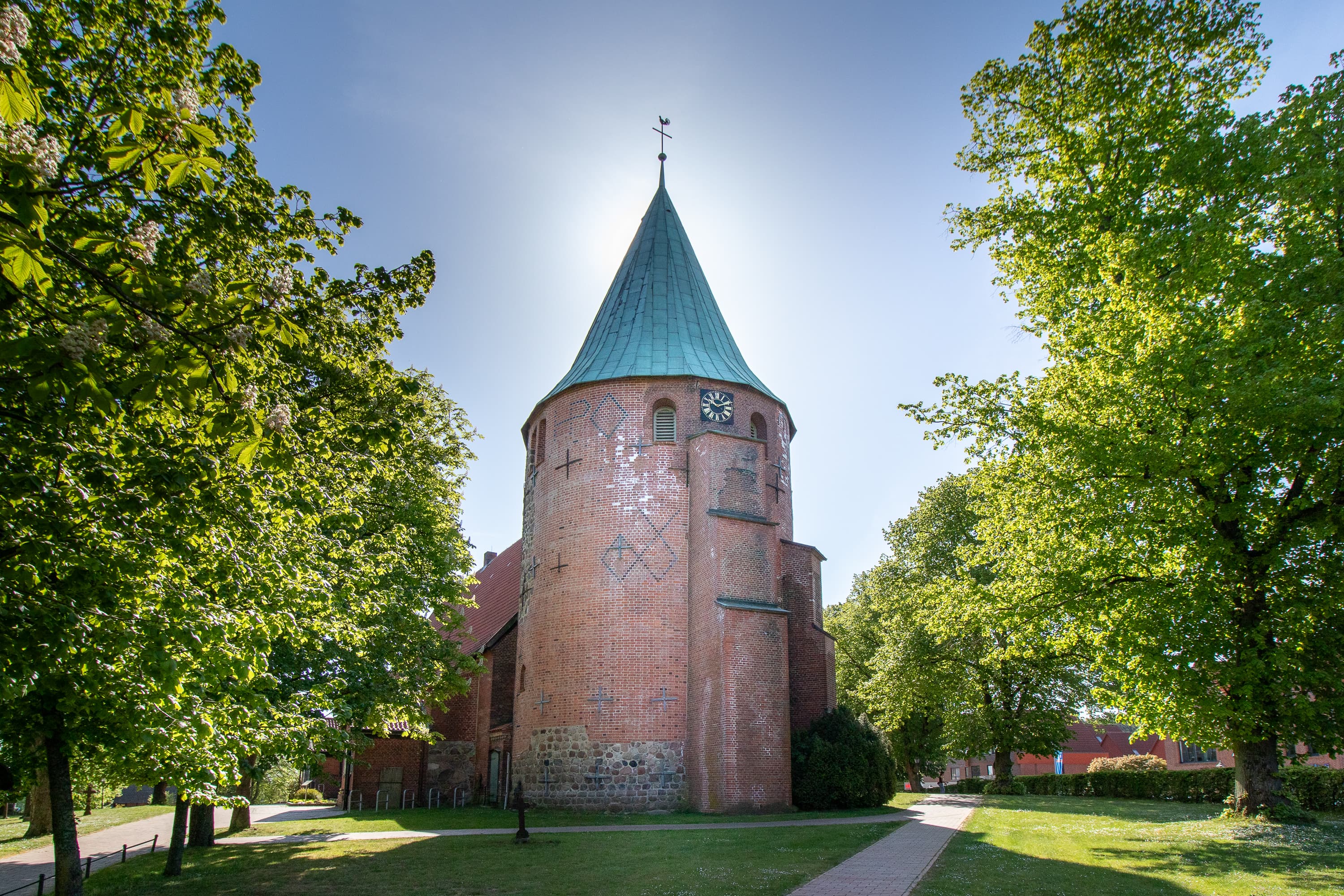 die mächtige St. Johannis Kirche in Salzhausen ist eine Sehenswürdigkeit