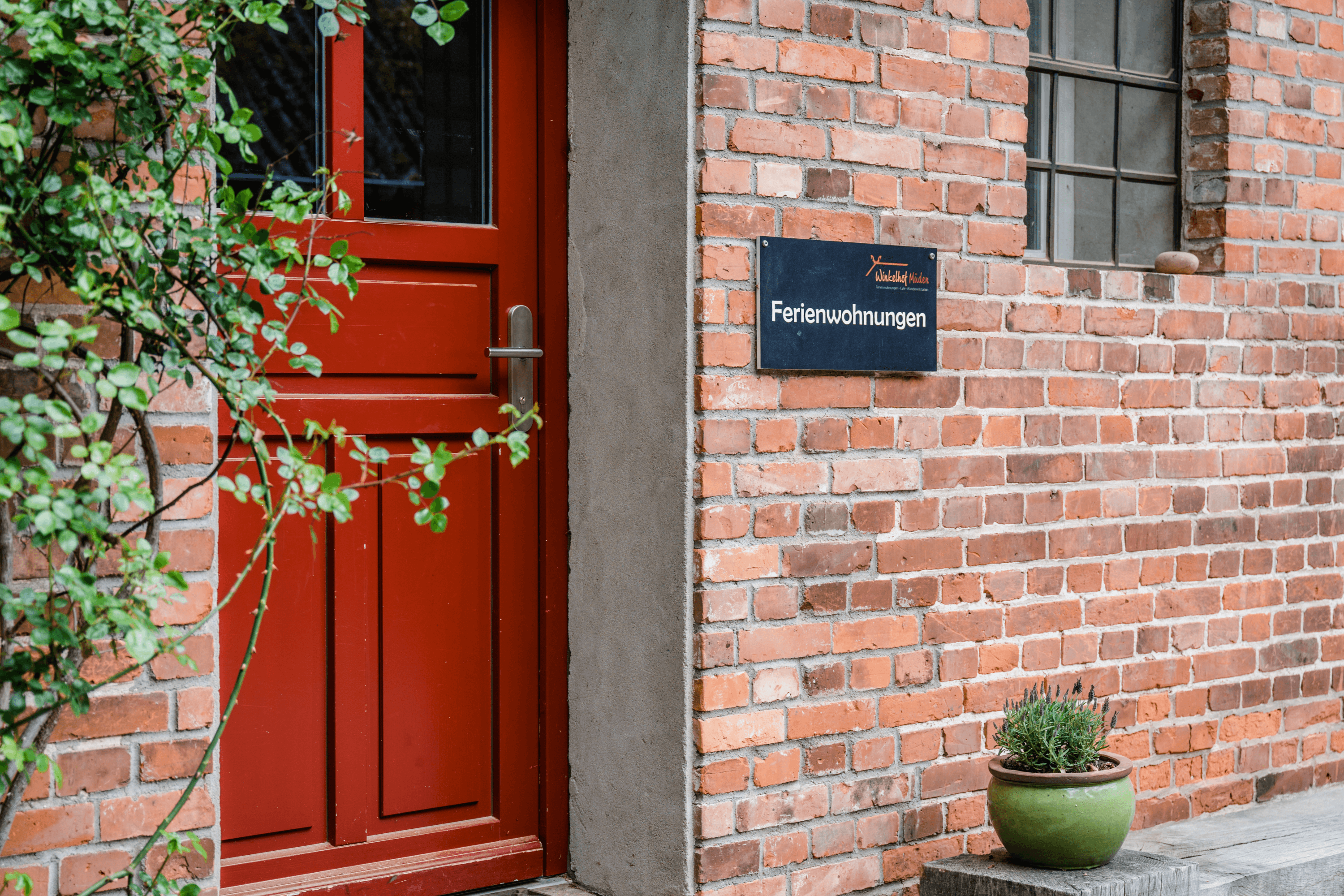 Eingang zu den Ferienwohnungen im Haupthaus Winkelhof Müden Örtze