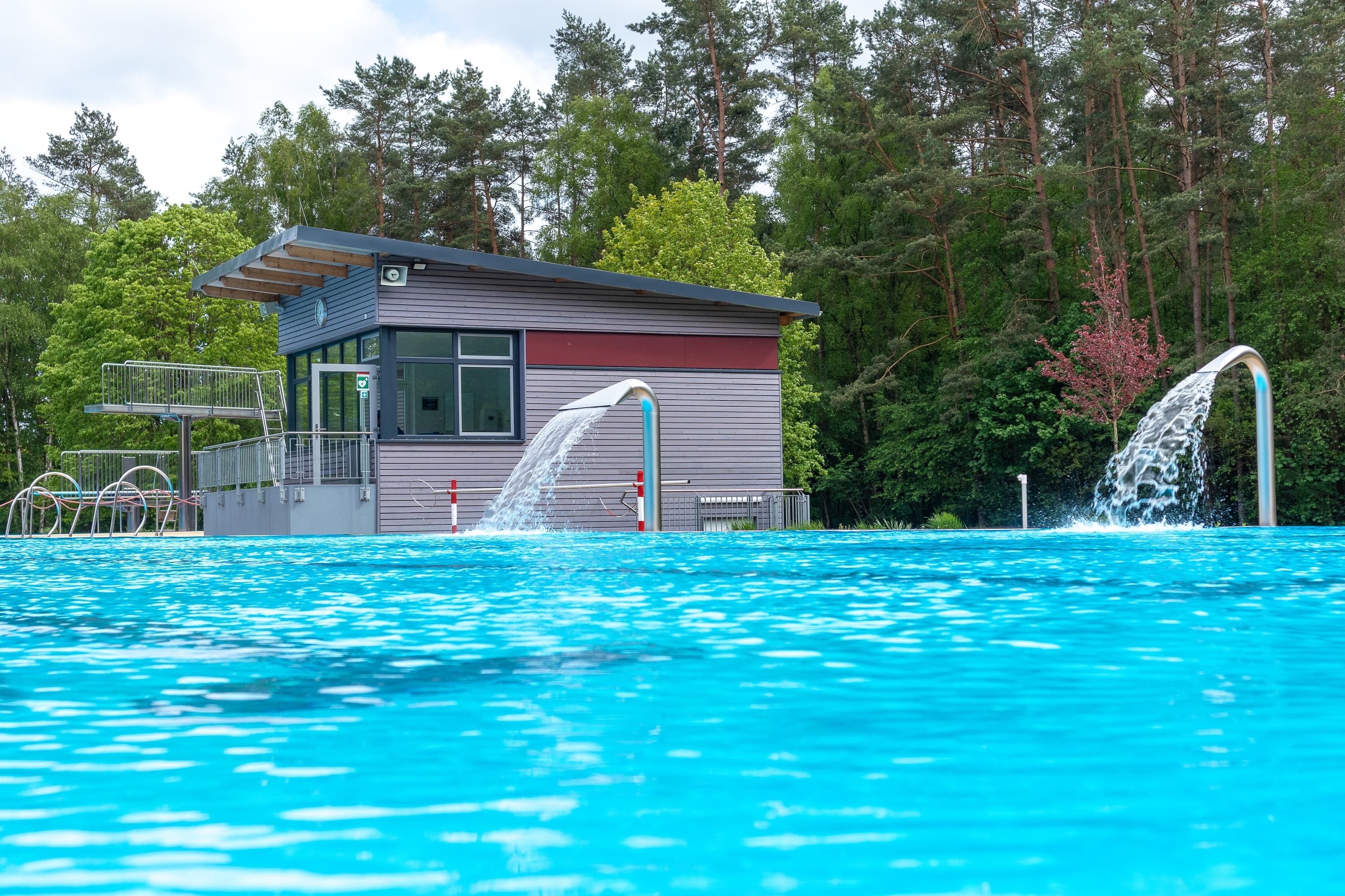 Schwimmerbecken im Waldbad Hanstedt | Lüneburger Heide