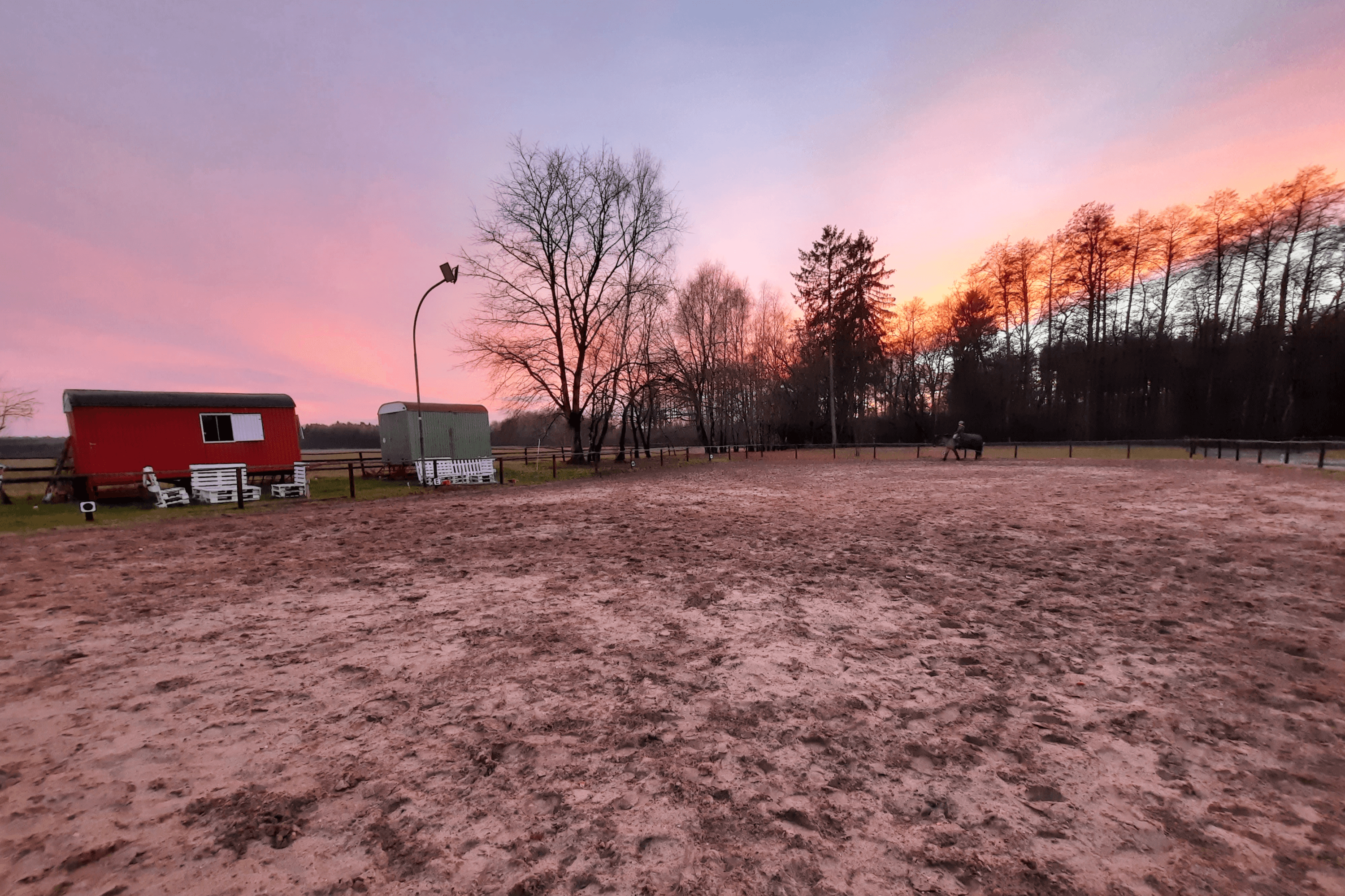 Reitplatz und Bauwagen Ferienhof Meyer