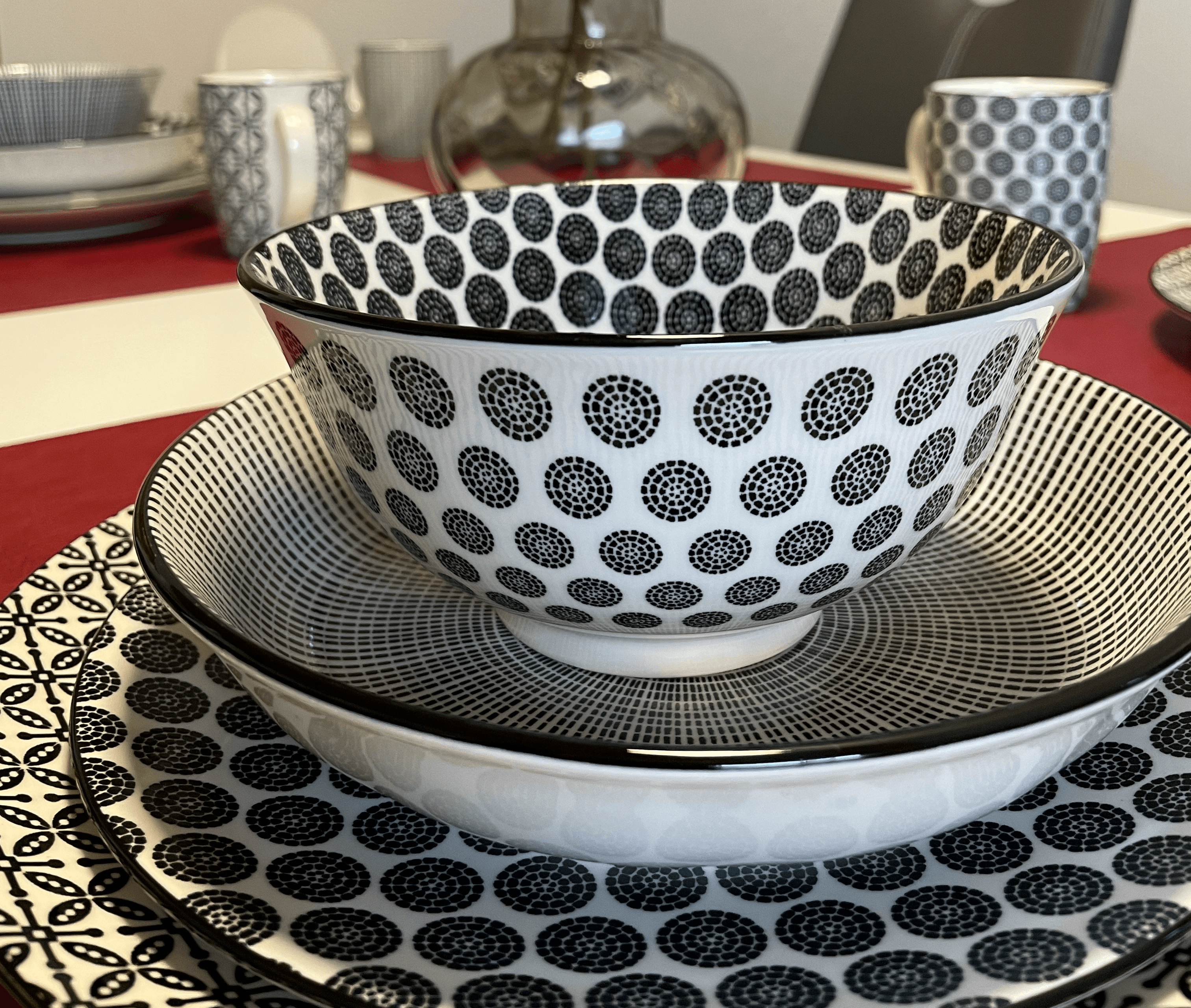 Porzellangeschirr in modernem Design