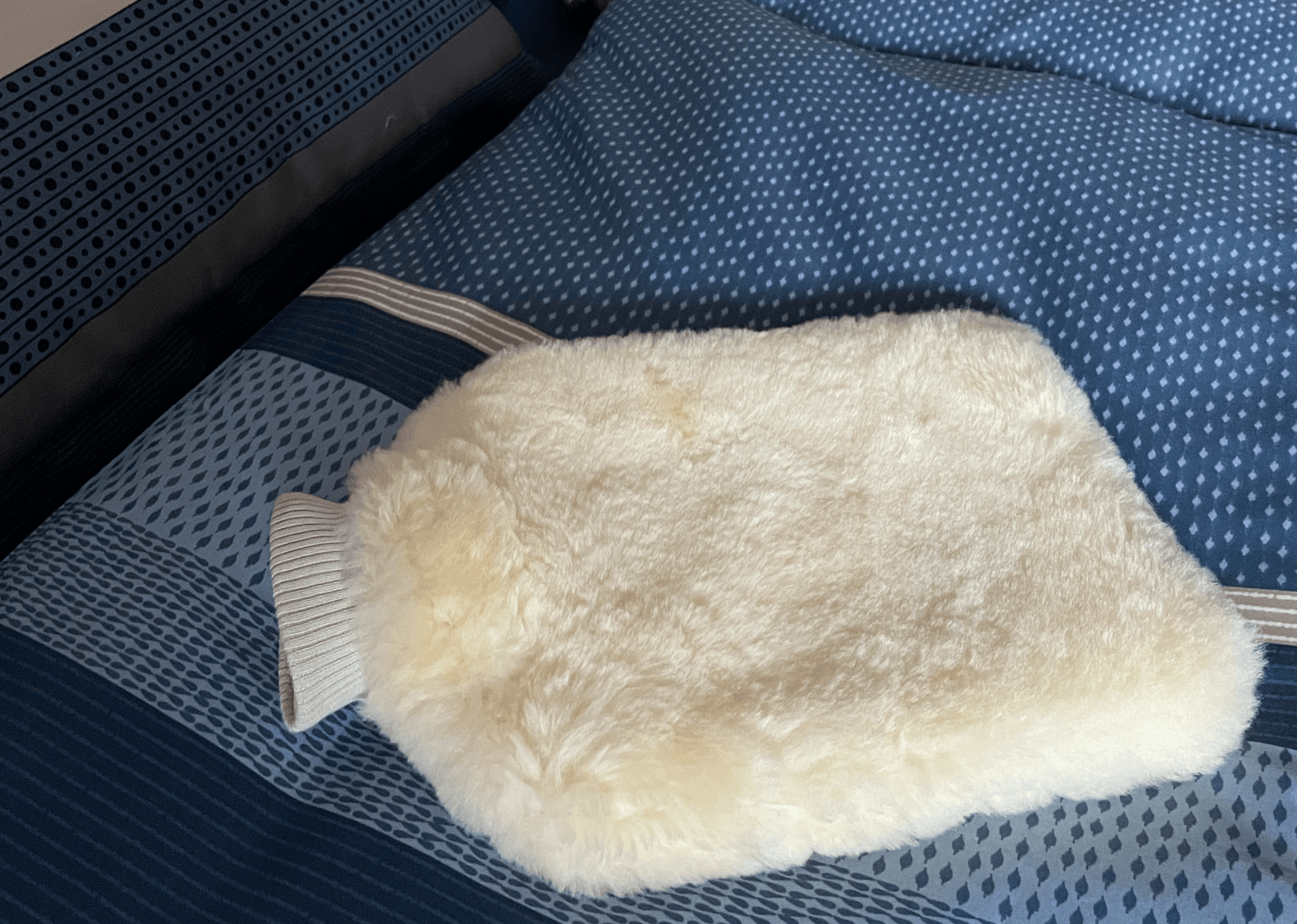 Wärmflasche aus kuscheligem Fell