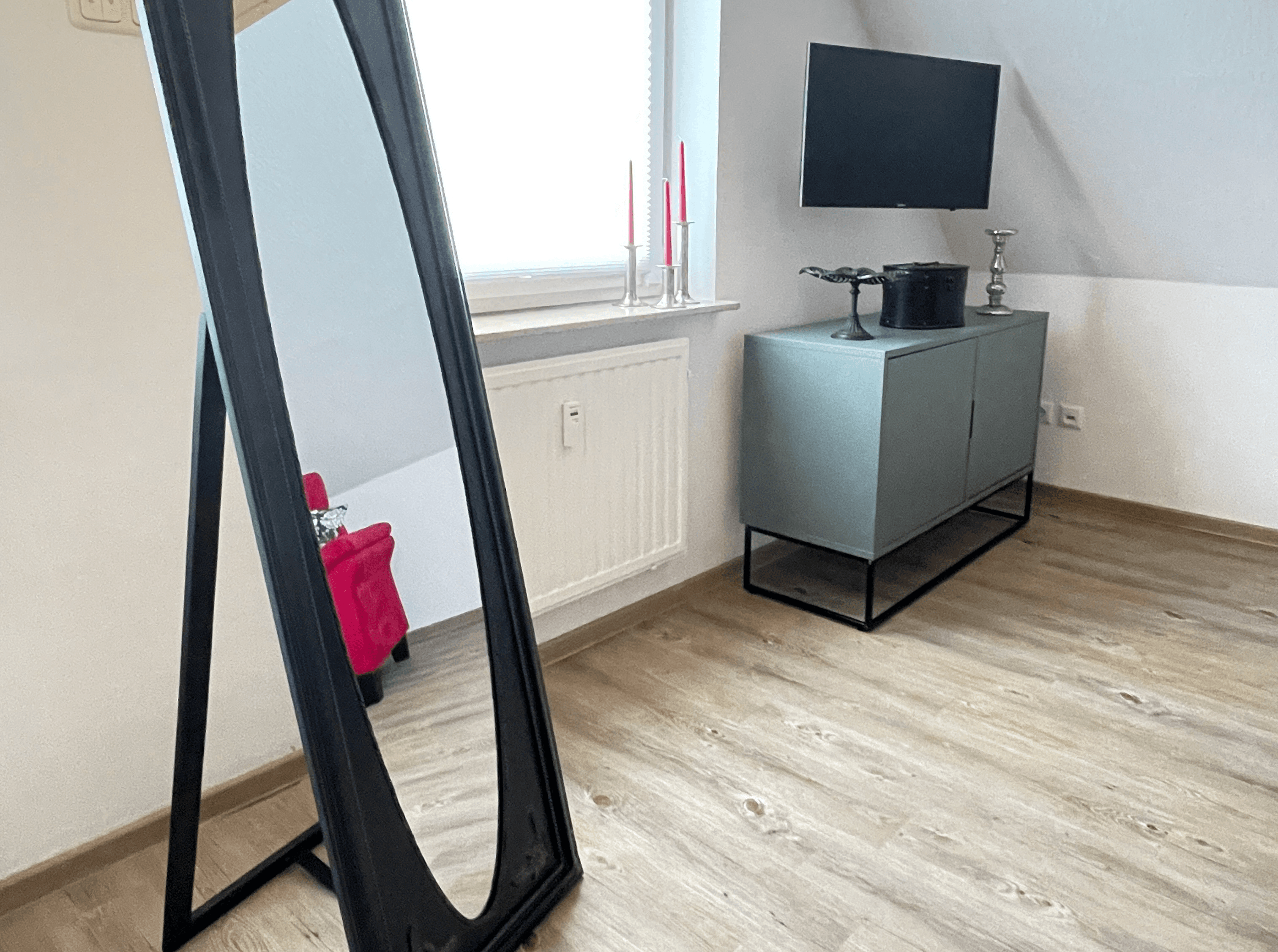 Standspiegel Schlafzimmer Ferienwohnung snevernheimat