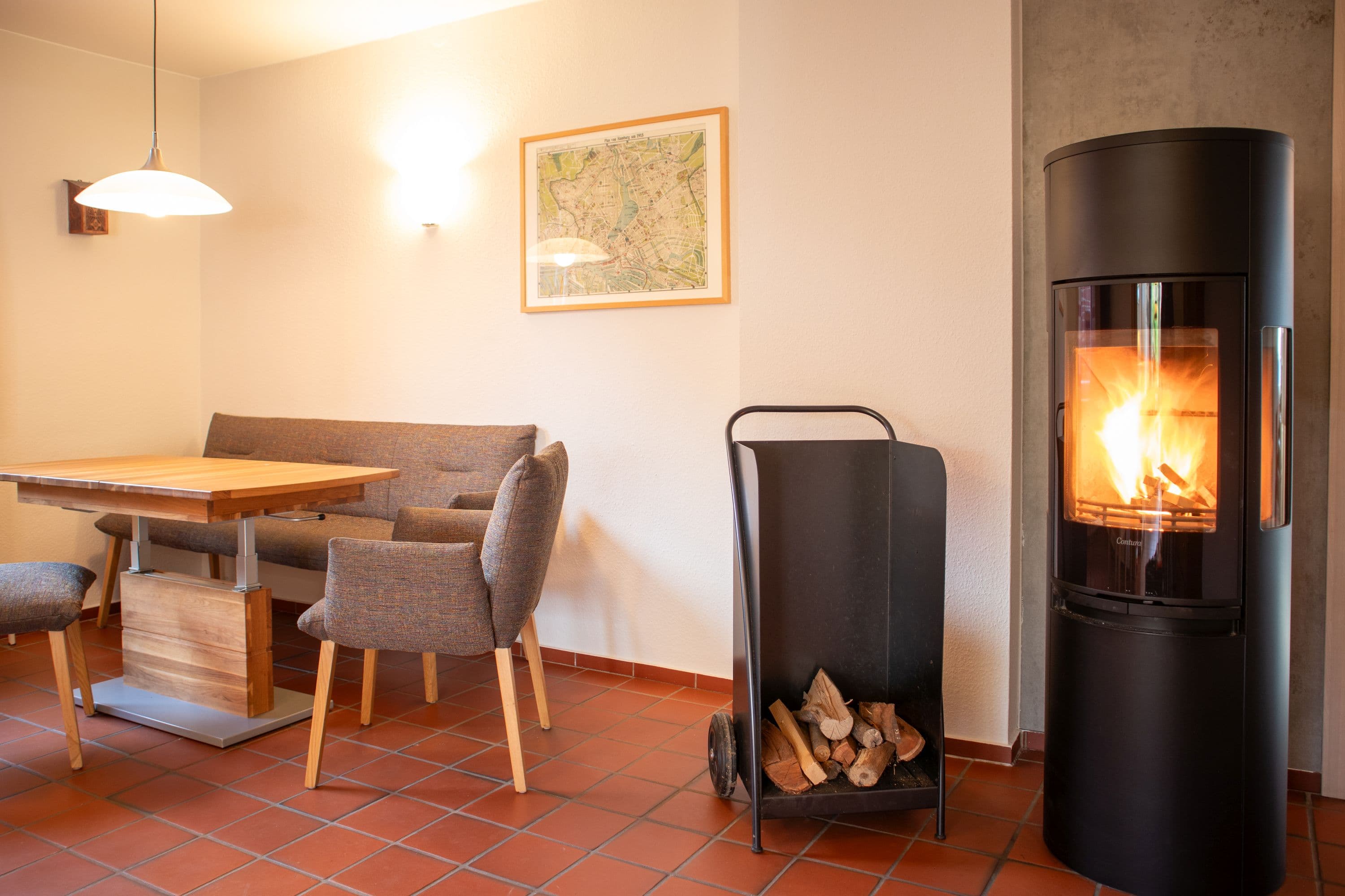 Aufentaltsraum mit Kamin im Haus Otte