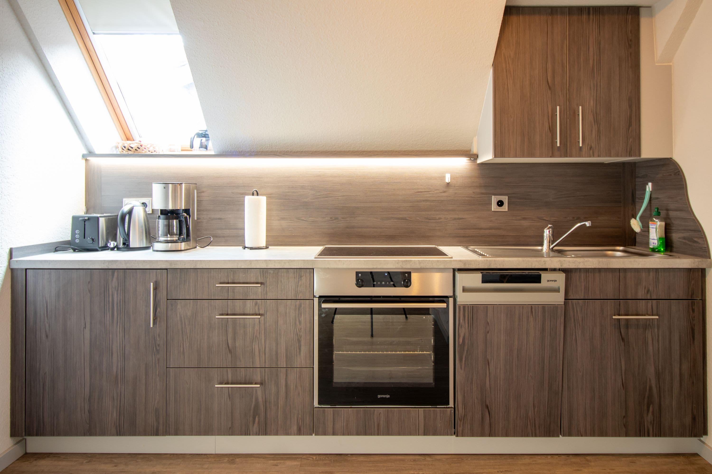 Moderne Küchenzeile eines Appartements