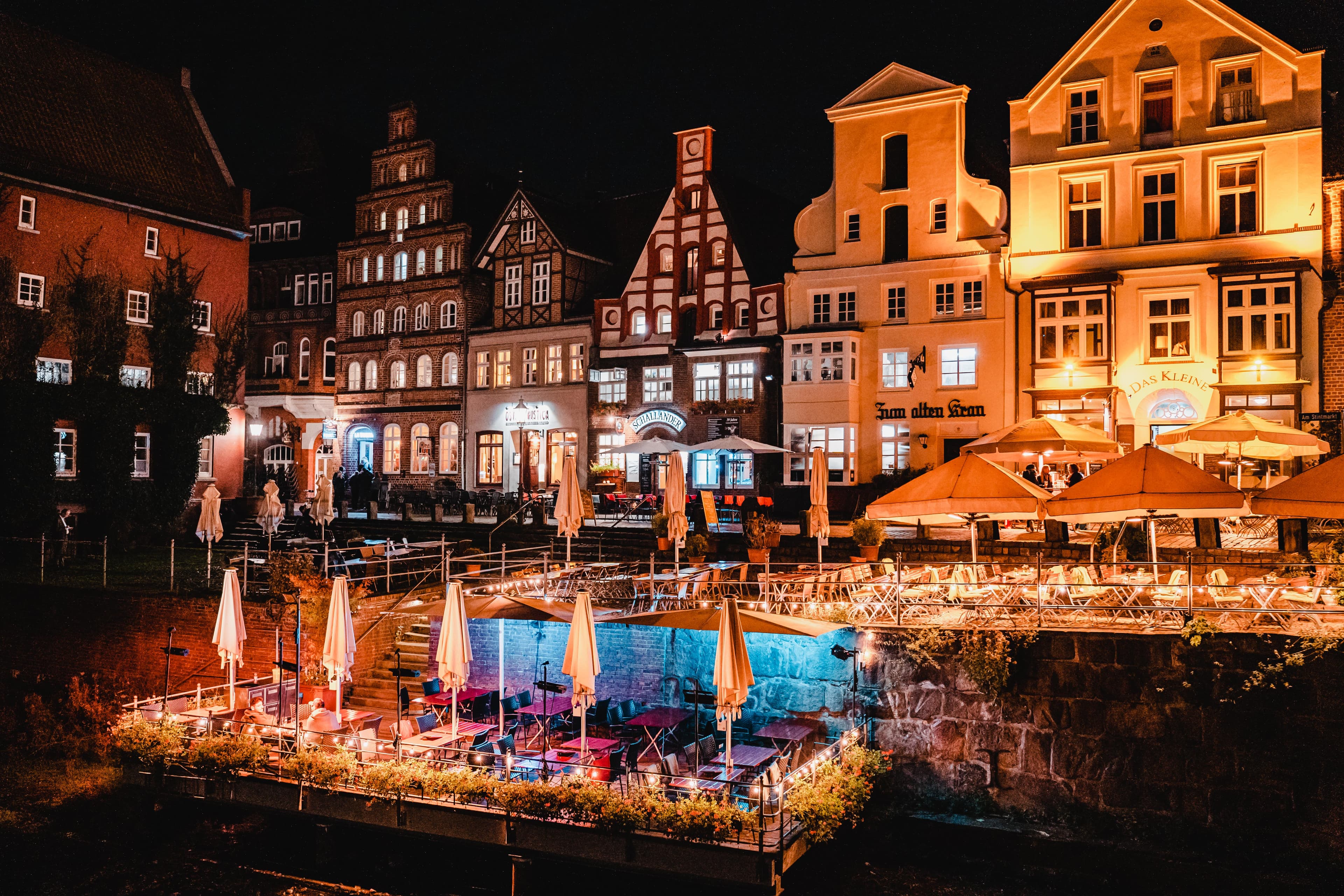 Lüneburger Stint bei NachtLüneburg smelt at nightLüneburg smelter om nattenLüneburg ruikt 's nachts