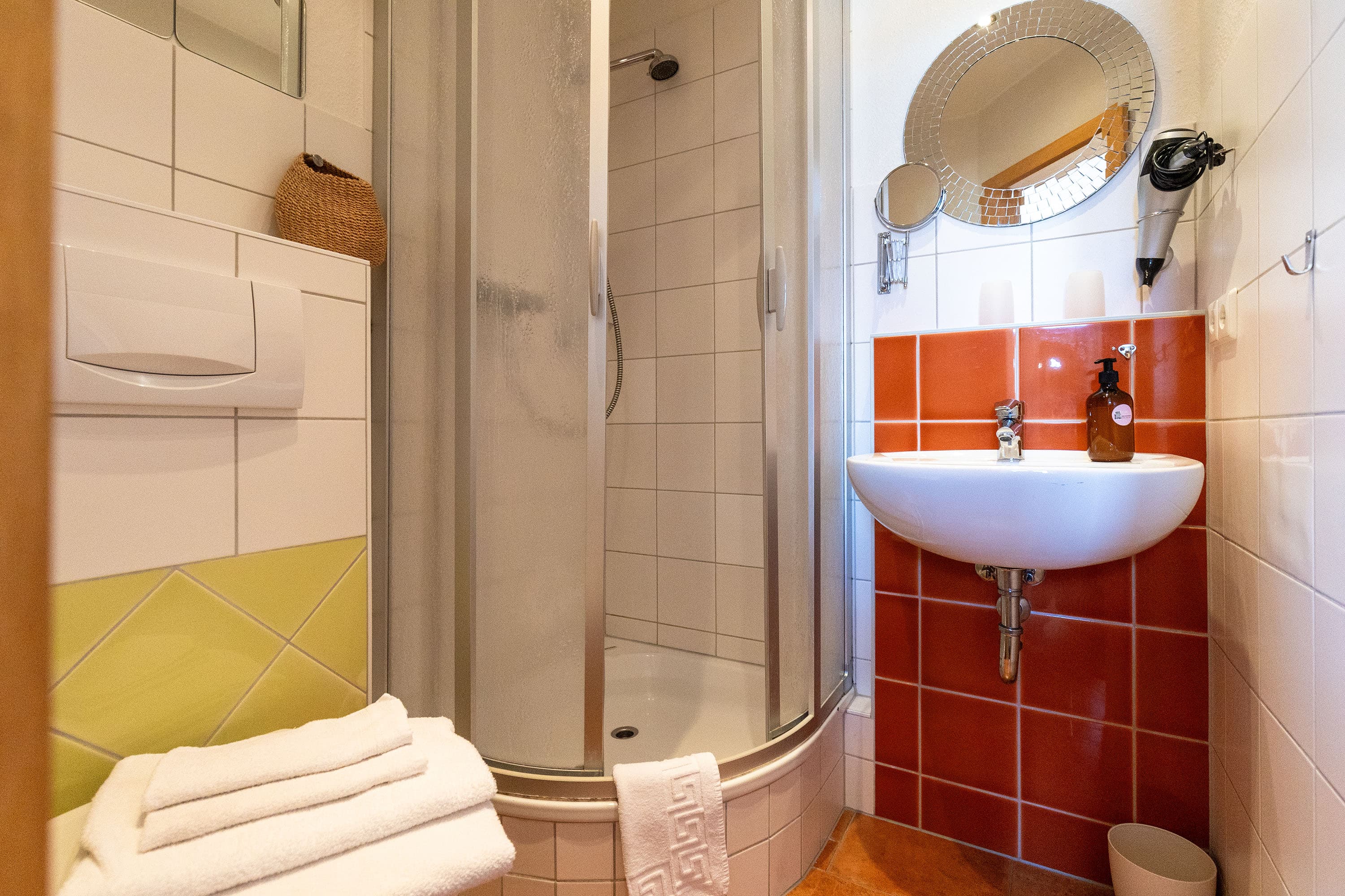 Stadthaus Hotel Lüneburg Doppelzimmer Badezimmer Stadturlaub Urlaub online buchen