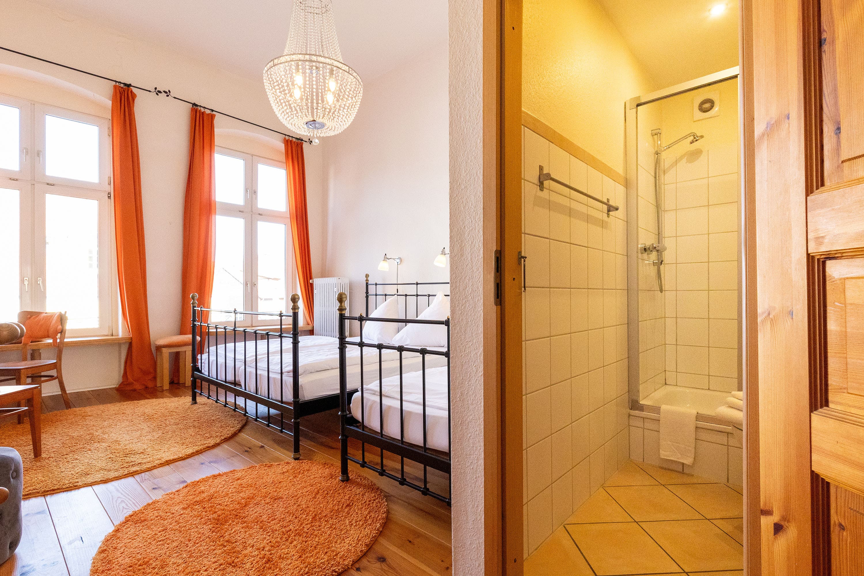 Stadthaus Hotel Lüneburg Dreibettzimmer Badezimmer Stadturlaub Kultur Urlaub online buchen