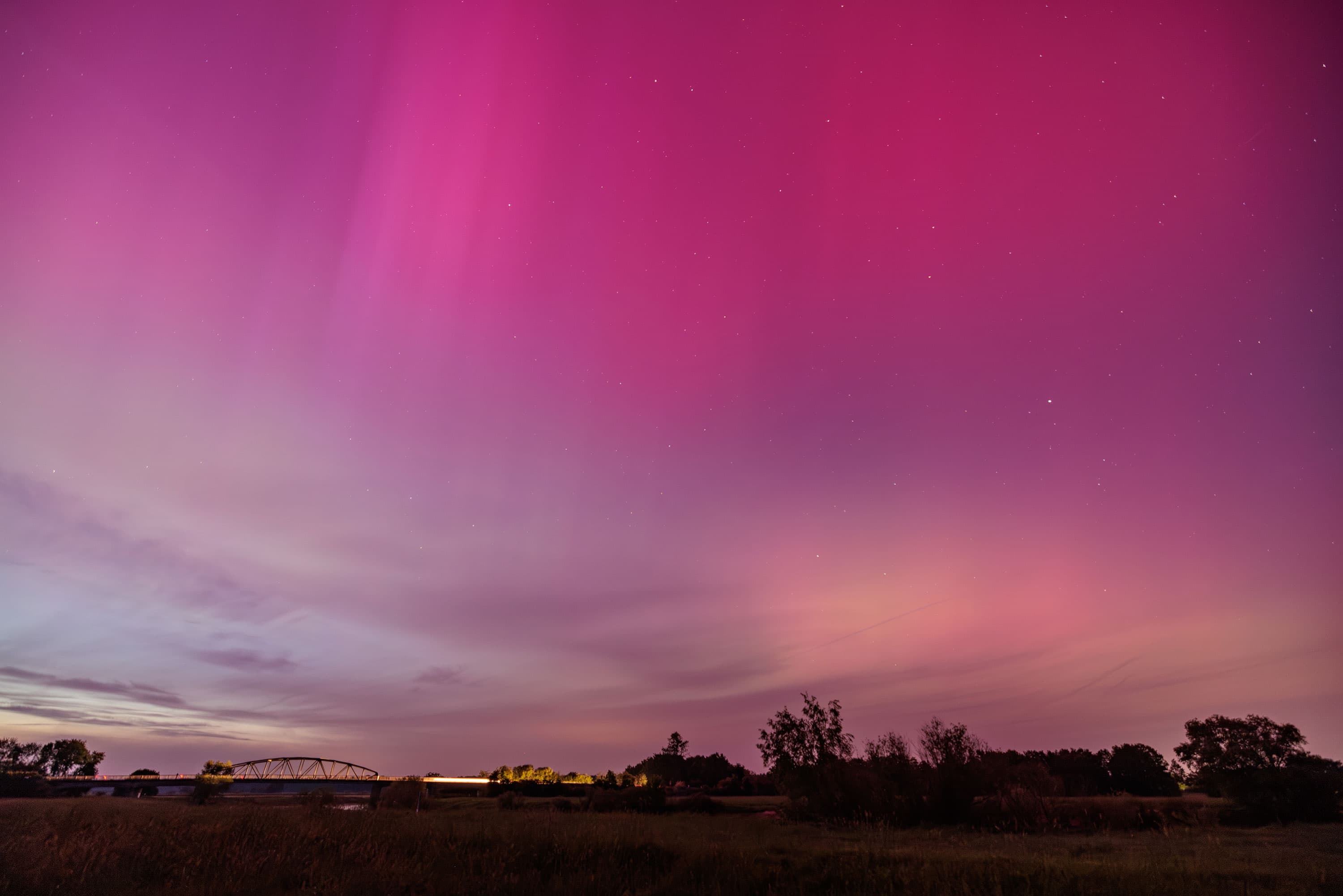 Polarlichter sind selten in Deutschland, hier sichtbar in der Heide
