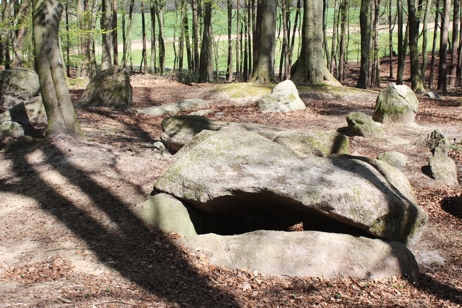 naturwunder-und-blicke_07_steingrab-raven 1